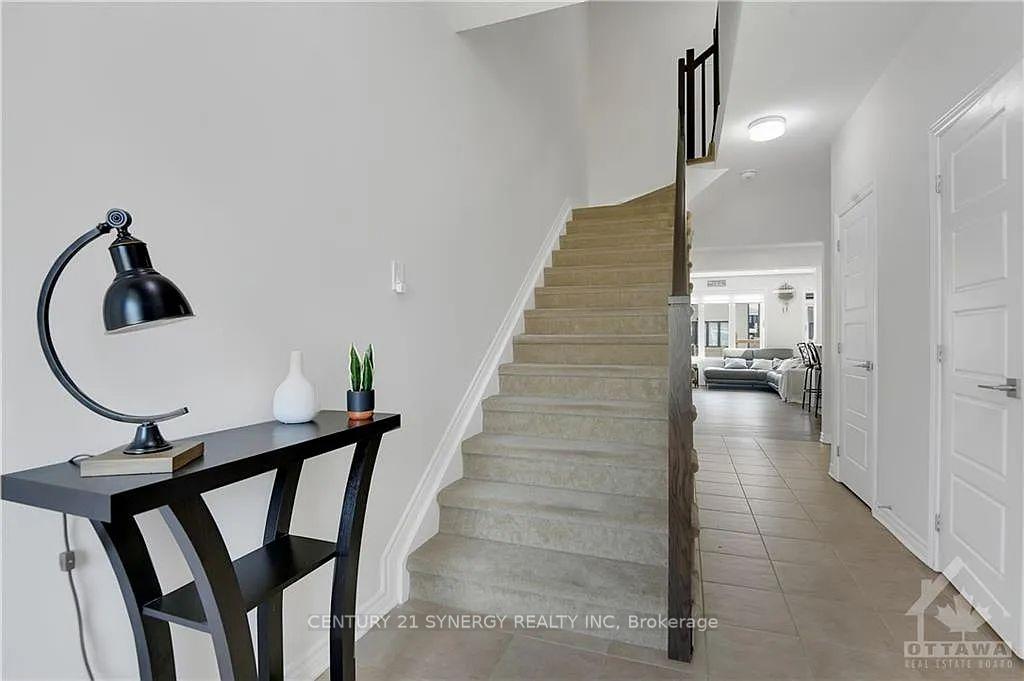Photo 3 of 402 Cope Drive, Ottawa, Kanata - Emerald Meadows/Trailwest — HOMEH