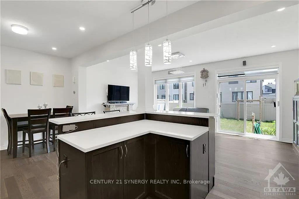 Photo 7 of 402 Cope Drive, Ottawa, Kanata - Emerald Meadows/Trailwest — HOMEH