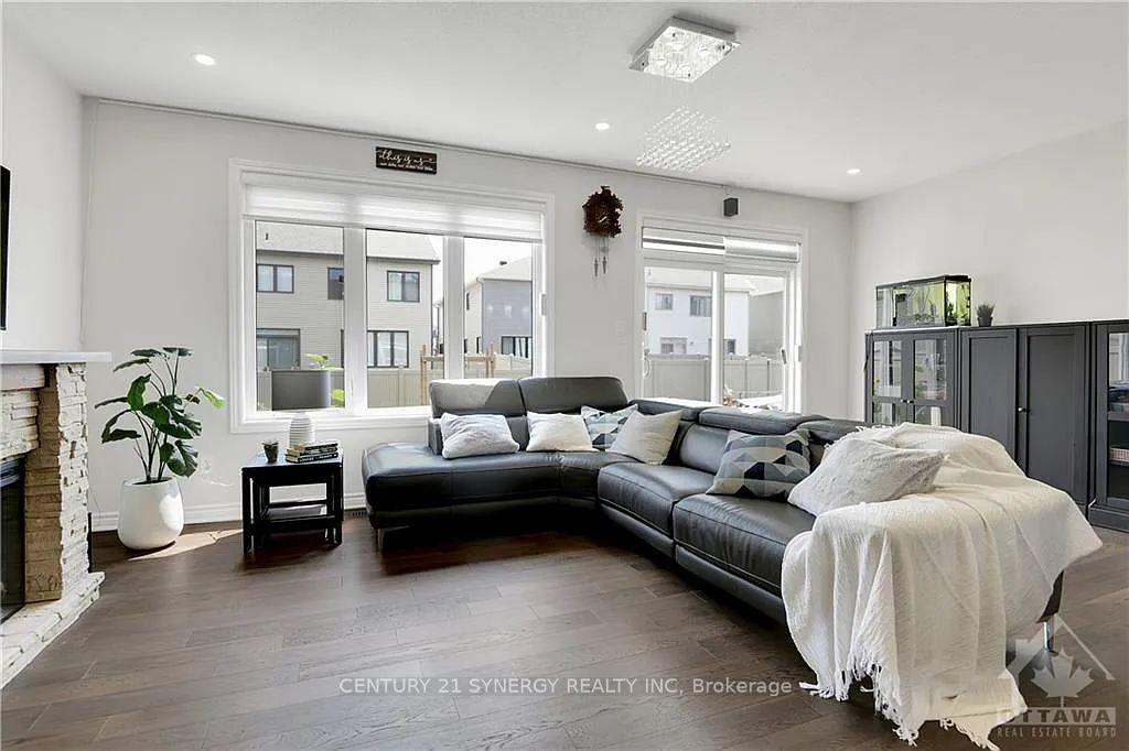 Photo 10 of 402 Cope Drive, Ottawa, Kanata - Emerald Meadows/Trailwest — HOMEH