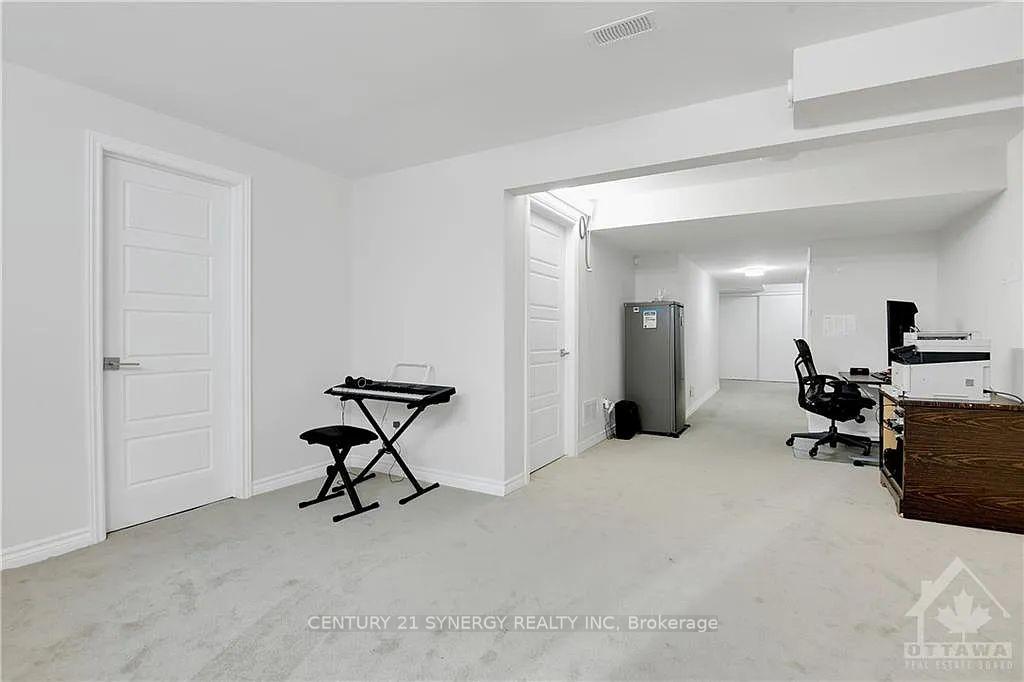Photo 25 of 402 Cope Drive, Ottawa, Kanata - Emerald Meadows/Trailwest — HOMEH