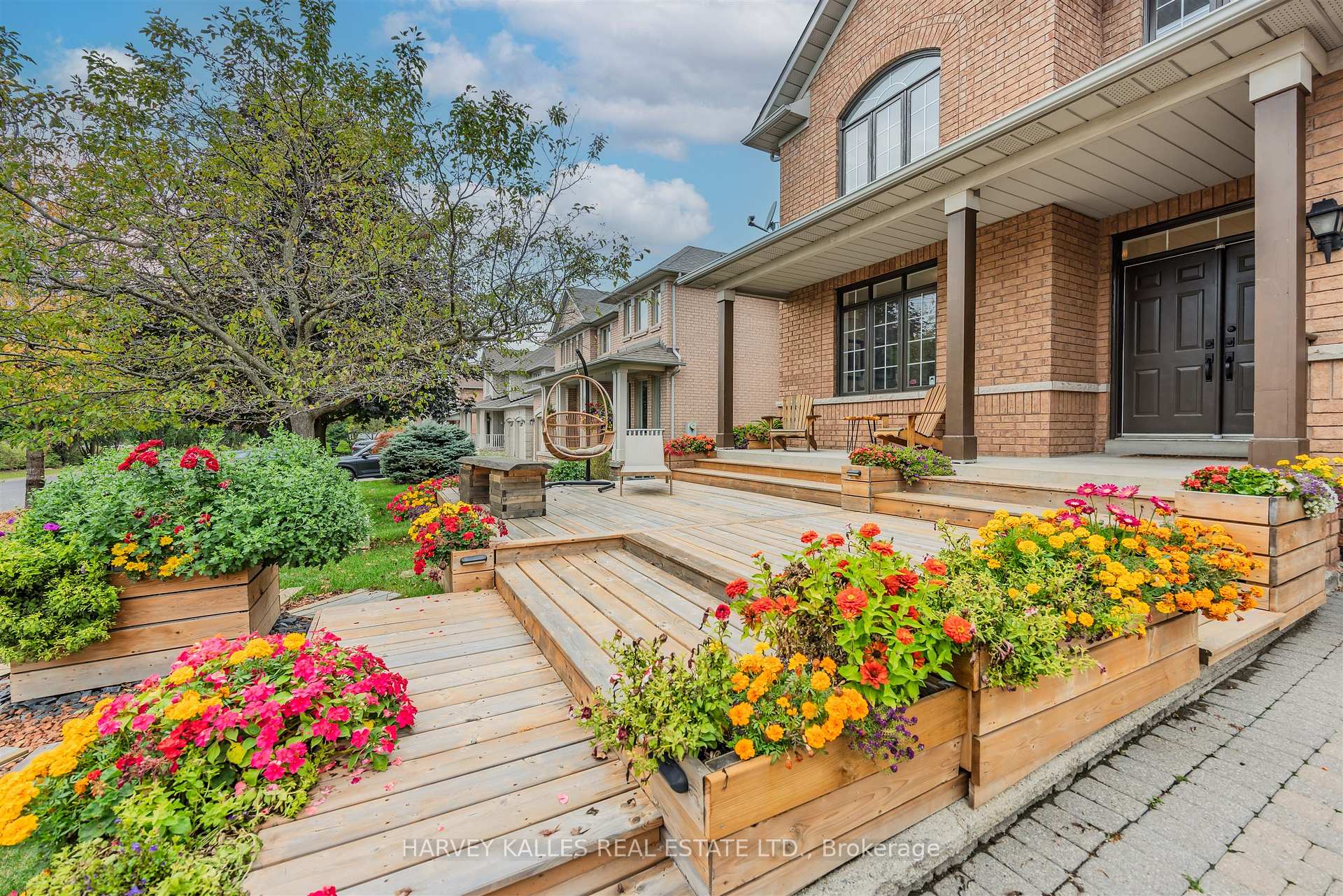 Photo 2 of 94 Sutcliffe Crescent, Markham, Cachet — HOMEH
