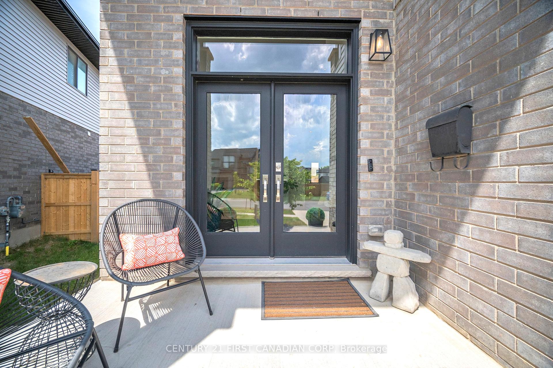 Photo 2 of 12 Locky Lane, Middlesex Centre, Komoka — HOMEH