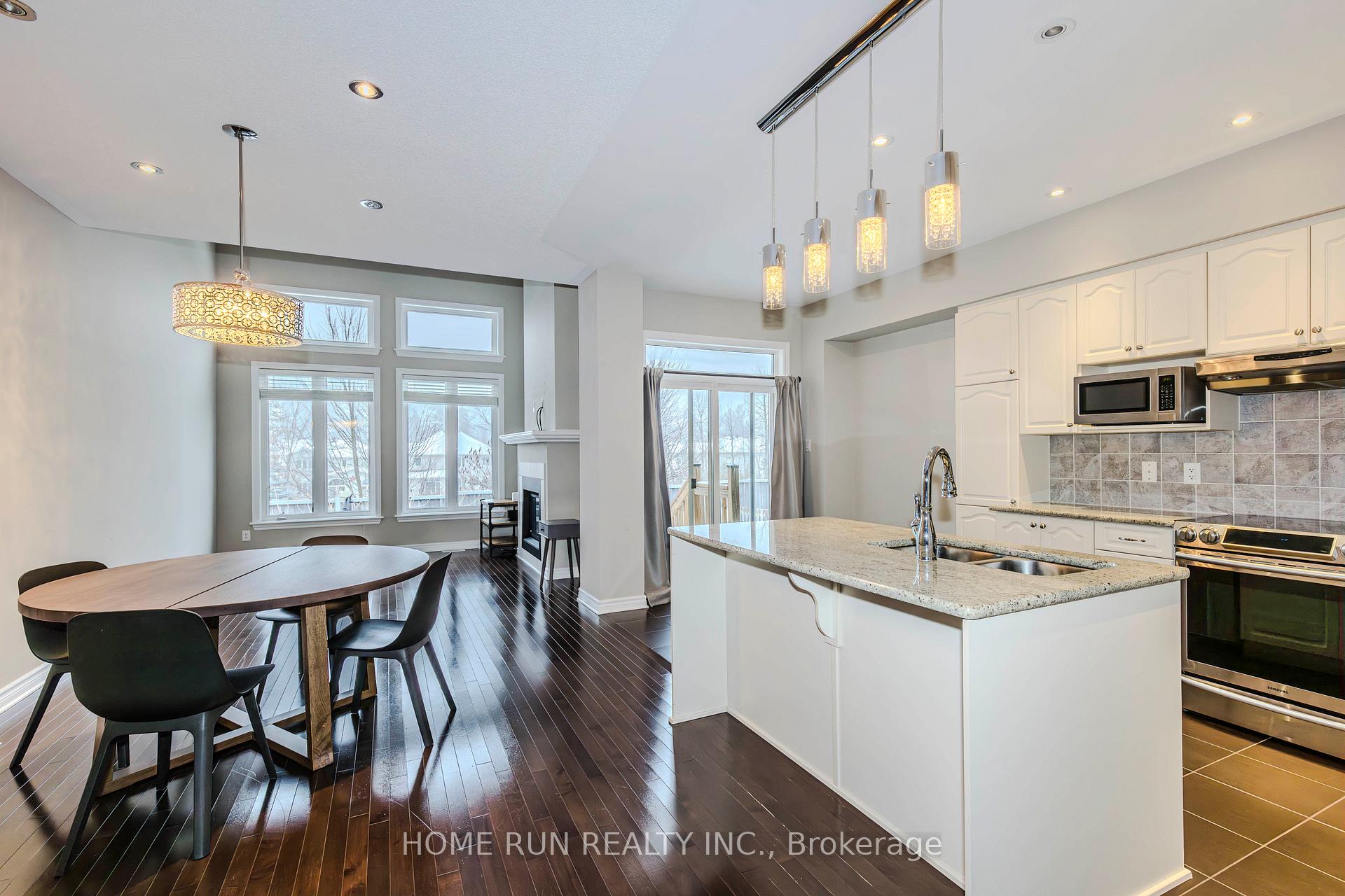 Photo 4 of 814 Fletcher Circle, Ottawa, Kanata - Kanata Lakes/Heritage Hills — HOMEH