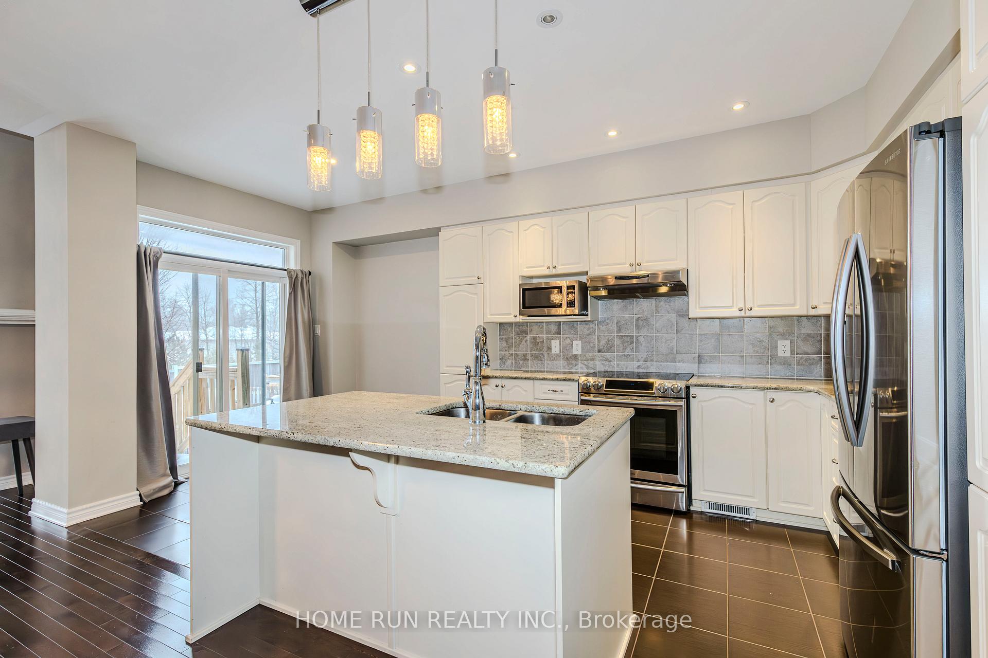 Photo 5 of 814 Fletcher Circle, Ottawa, Kanata - Kanata Lakes/Heritage Hills — HOMEH