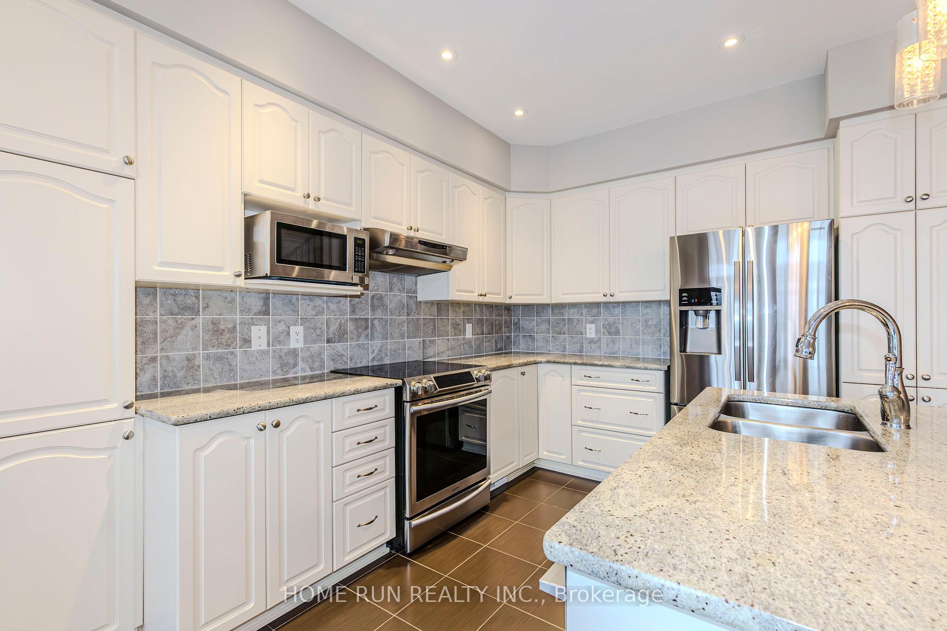 Photo 7 of 814 Fletcher Circle, Ottawa, Kanata - Kanata Lakes/Heritage Hills — HOMEH