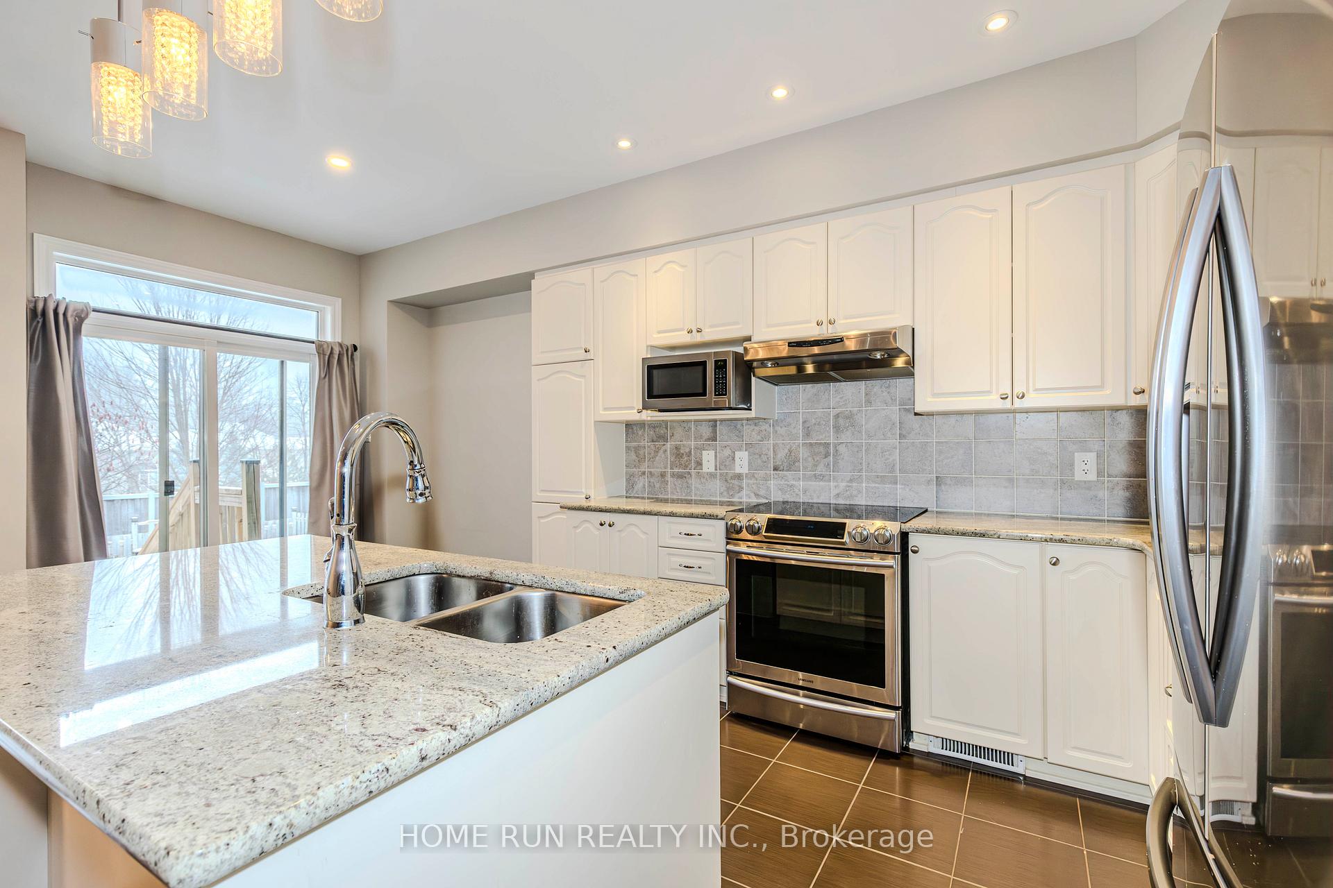 Photo 8 of 814 Fletcher Circle, Ottawa, Kanata - Kanata Lakes/Heritage Hills — HOMEH