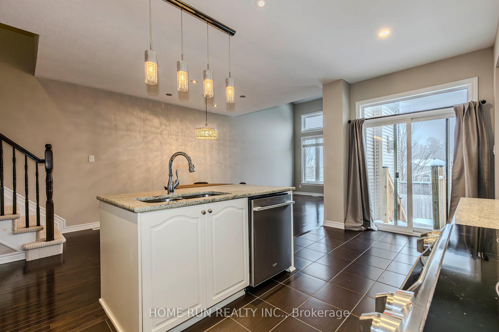 Photo 9 of 814 Fletcher Circle, Ottawa, Kanata - Kanata Lakes/Heritage Hills — HOMEH