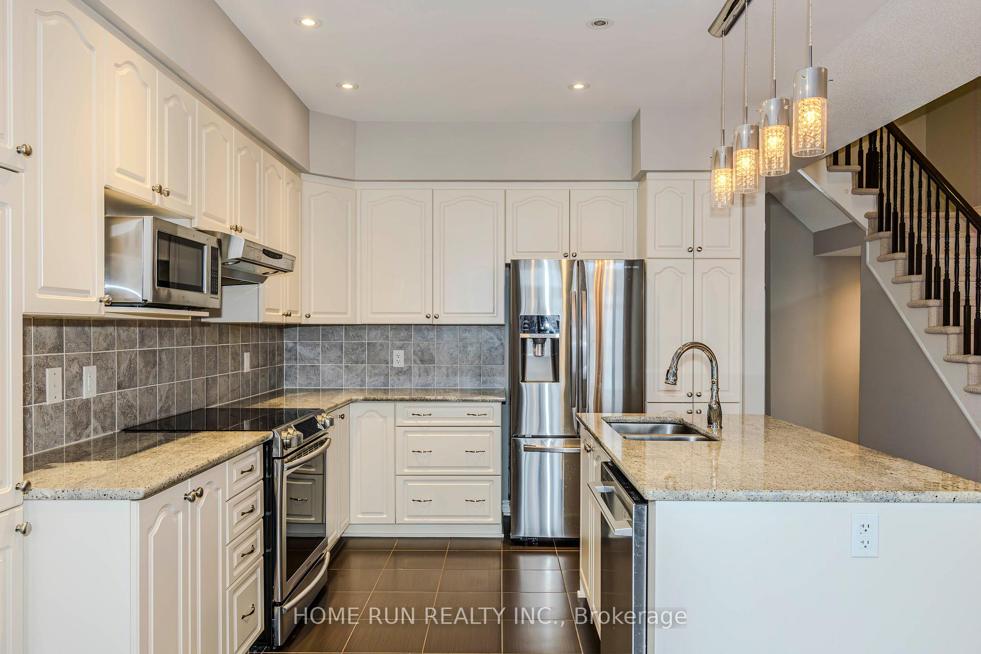 Photo 10 of 814 Fletcher Circle, Ottawa, Kanata - Kanata Lakes/Heritage Hills — HOMEH