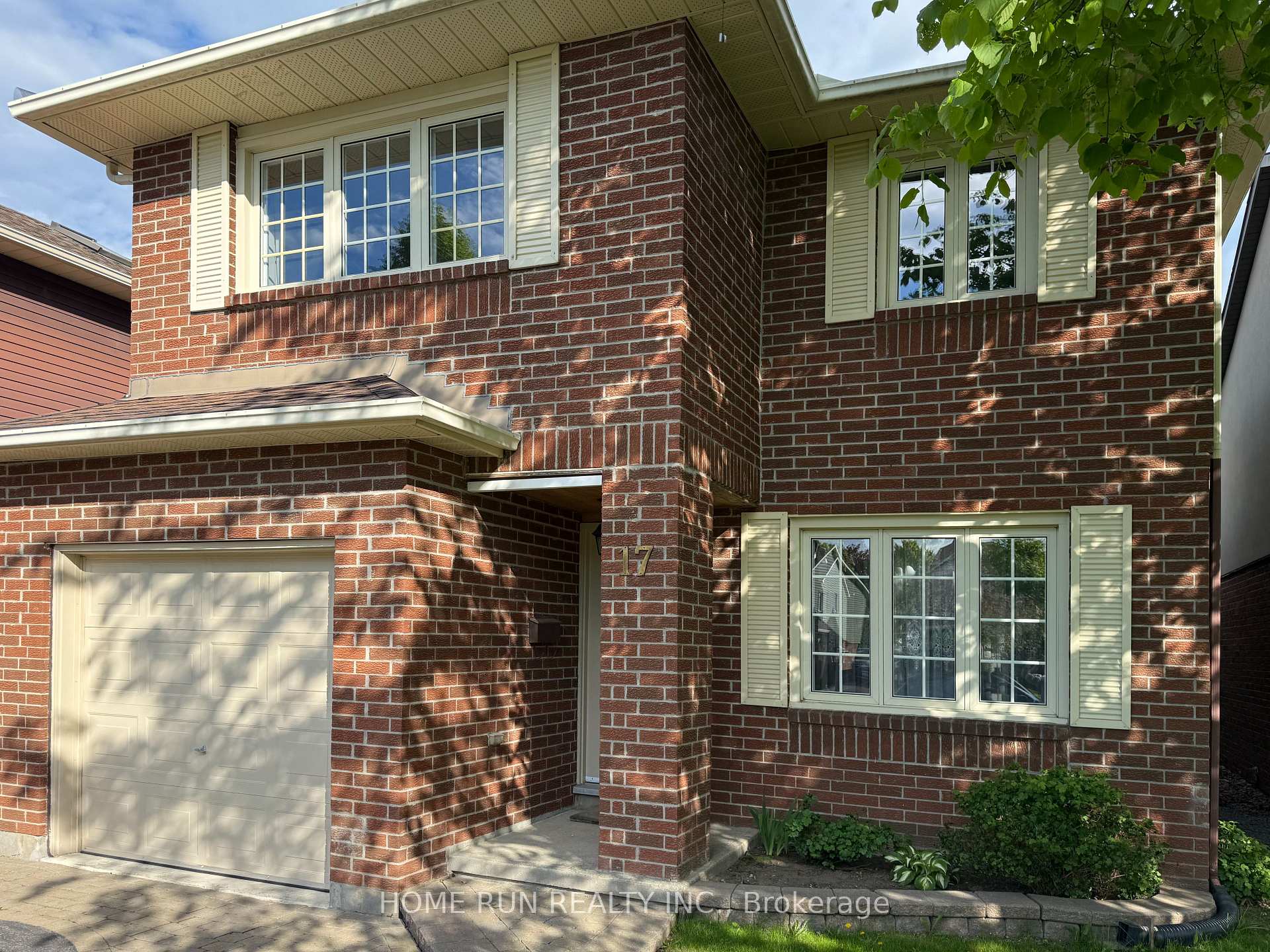 Photo 3 of 17 Shaw Court, Ottawa, Kanata - Katimavik — HOMEH