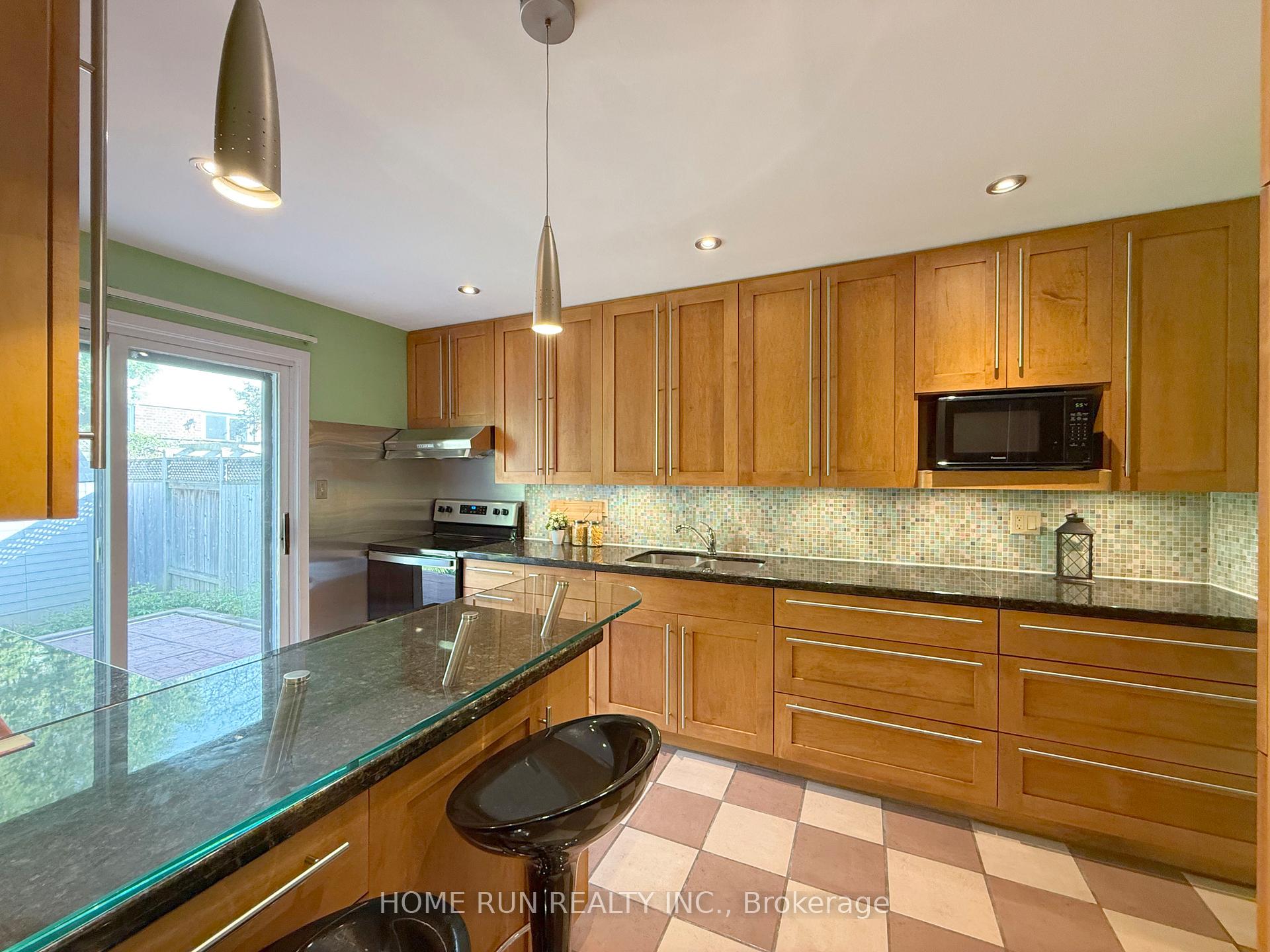 Photo 13 of 17 Shaw Court, Ottawa, Kanata - Katimavik — HOMEH