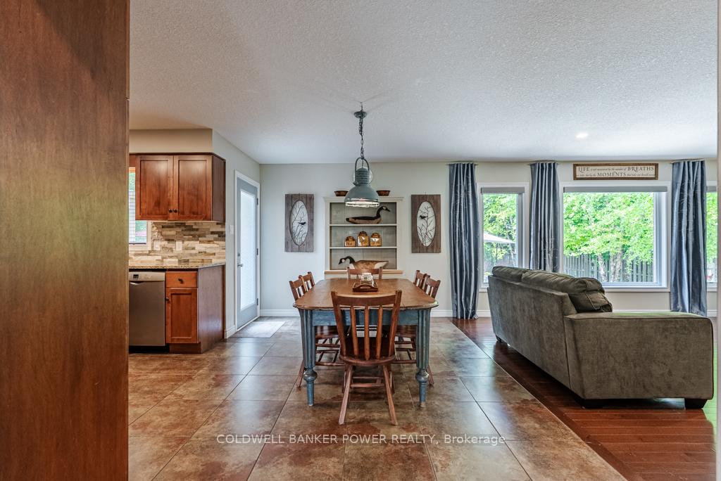 Photo 7 of 6 Fieldstone Crescent, Middlesex Centre, Komoka — HOMEH