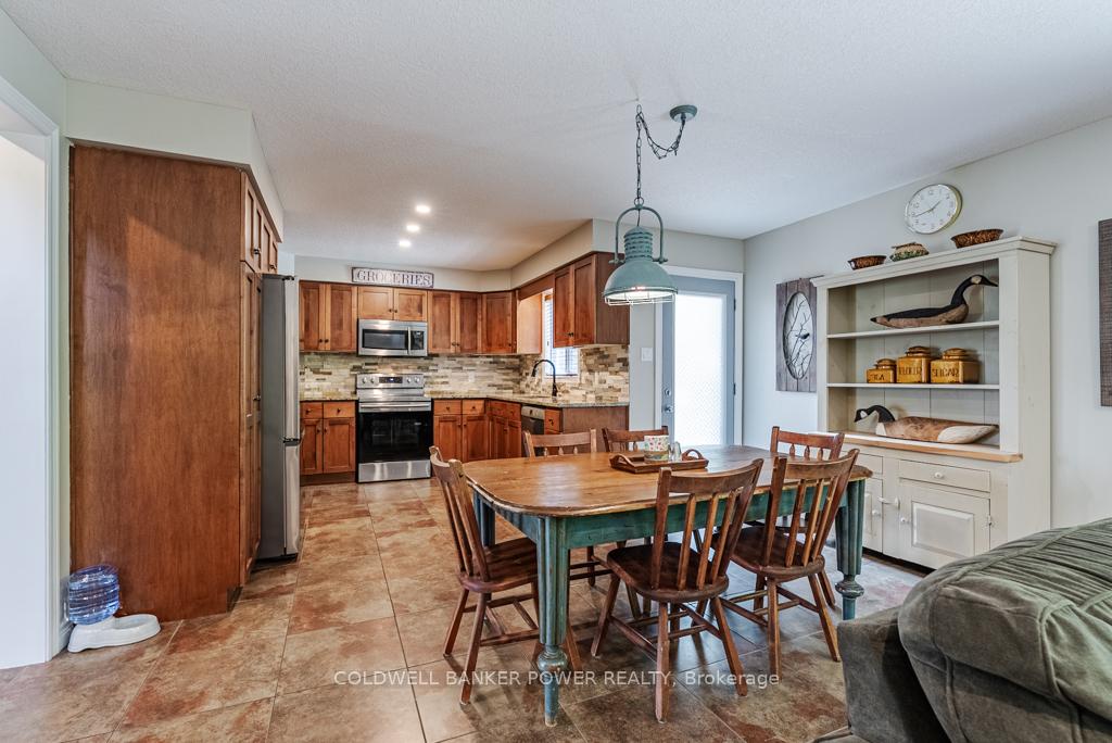 Photo 8 of 6 Fieldstone Crescent, Middlesex Centre, Komoka — HOMEH