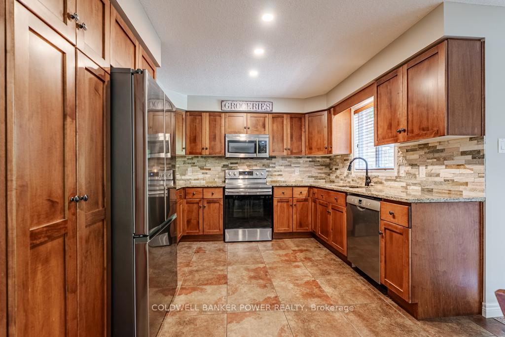 Photo 9 of 6 Fieldstone Crescent, Middlesex Centre, Komoka — HOMEH