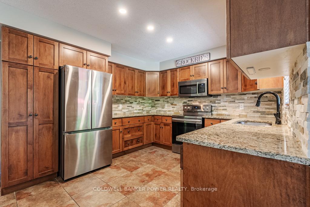 Photo 10 of 6 Fieldstone Crescent, Middlesex Centre, Komoka — HOMEH