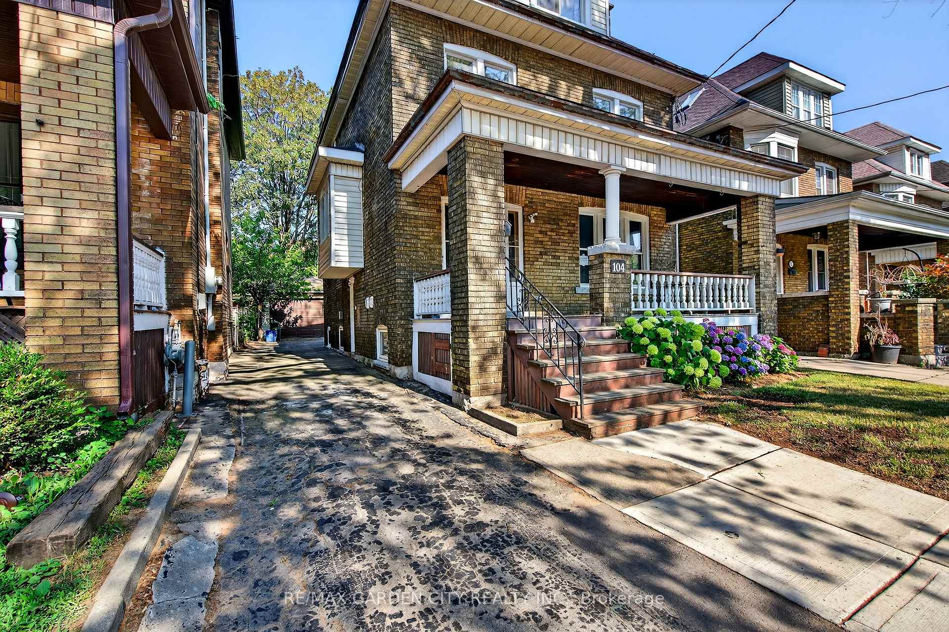 Photo 2 of Unit Upper, 104 Carrick Avenue, Hamilton, Stripley — HOMEH