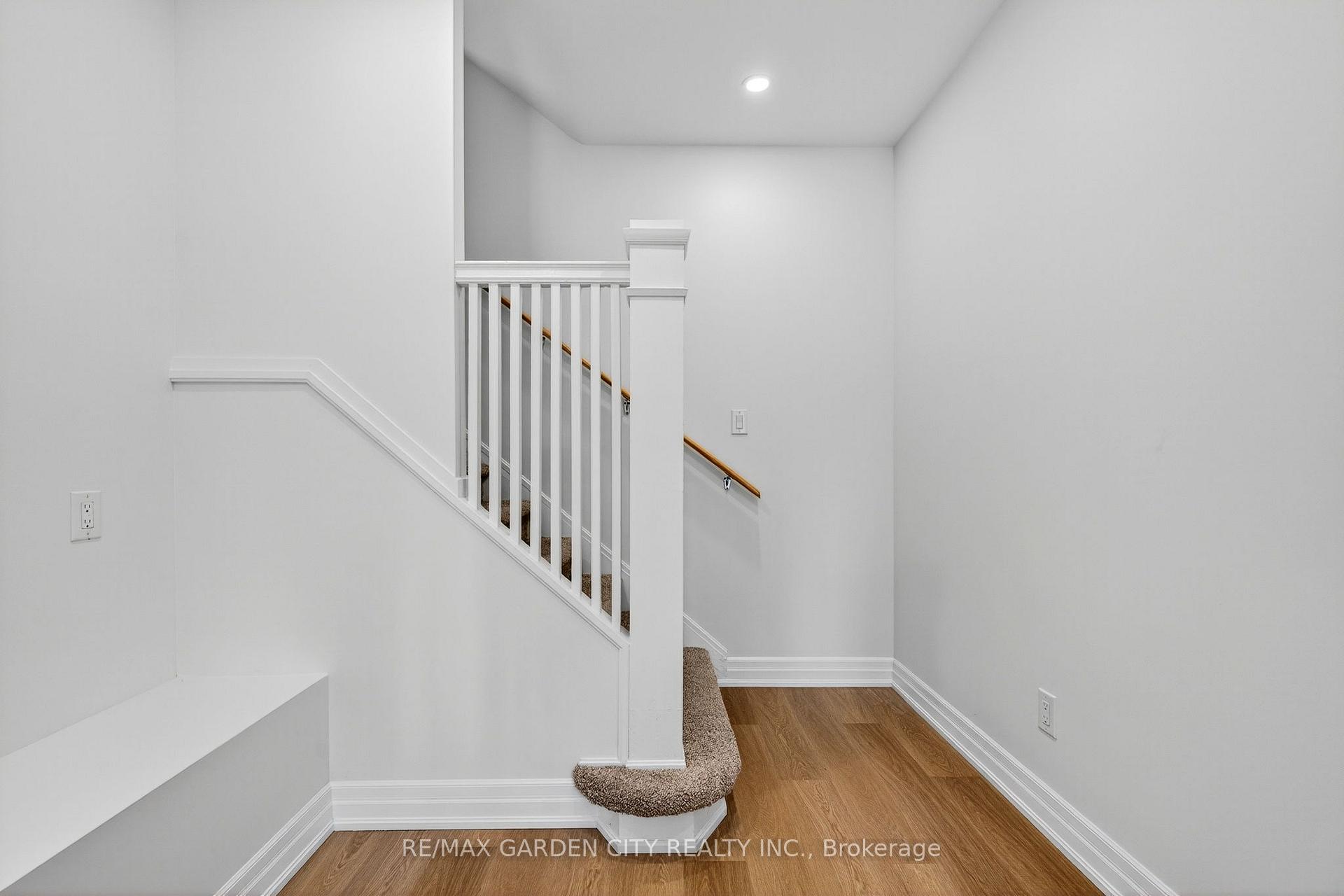 Photo 4 of Unit Upper, 104 Carrick Avenue, Hamilton, Stripley — HOMEH
