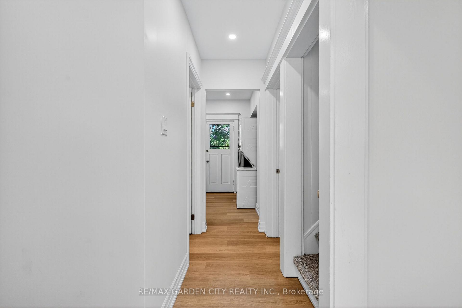 Photo 5 of Unit Upper, 104 Carrick Avenue, Hamilton, Stripley — HOMEH