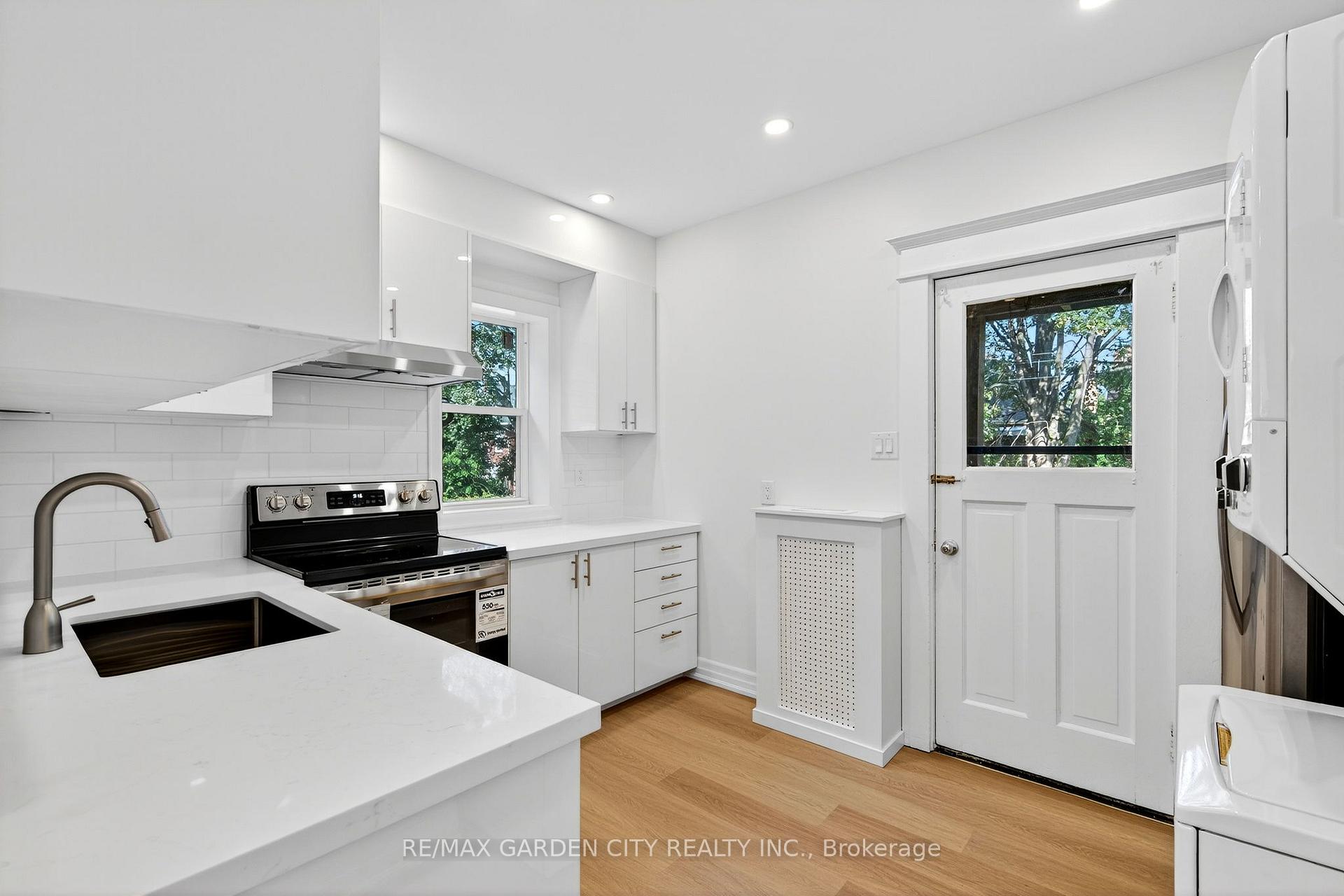 Photo 6 of Unit Upper, 104 Carrick Avenue, Hamilton, Stripley — HOMEH