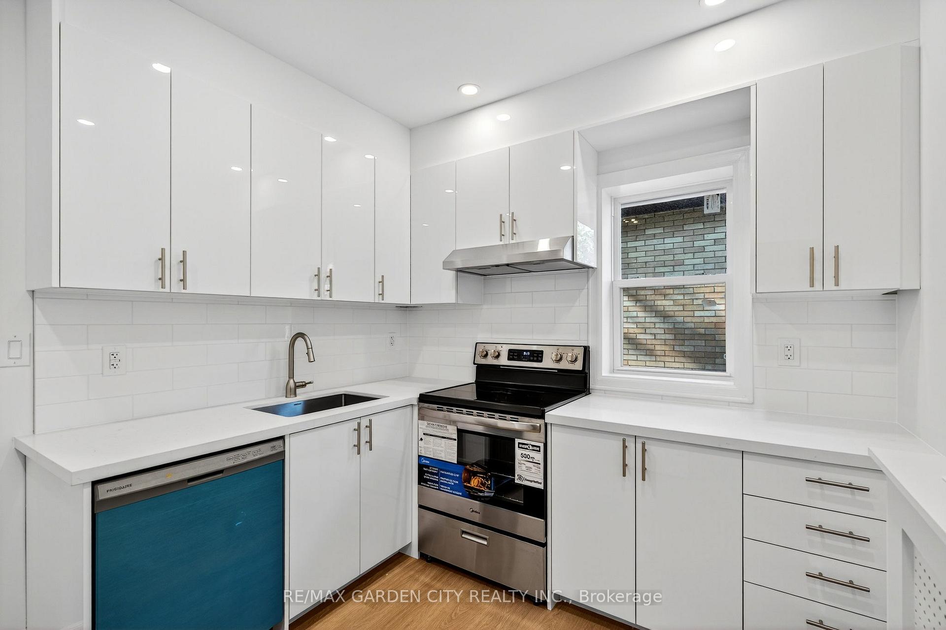 Photo 8 of Unit Upper, 104 Carrick Avenue, Hamilton, Stripley — HOMEH