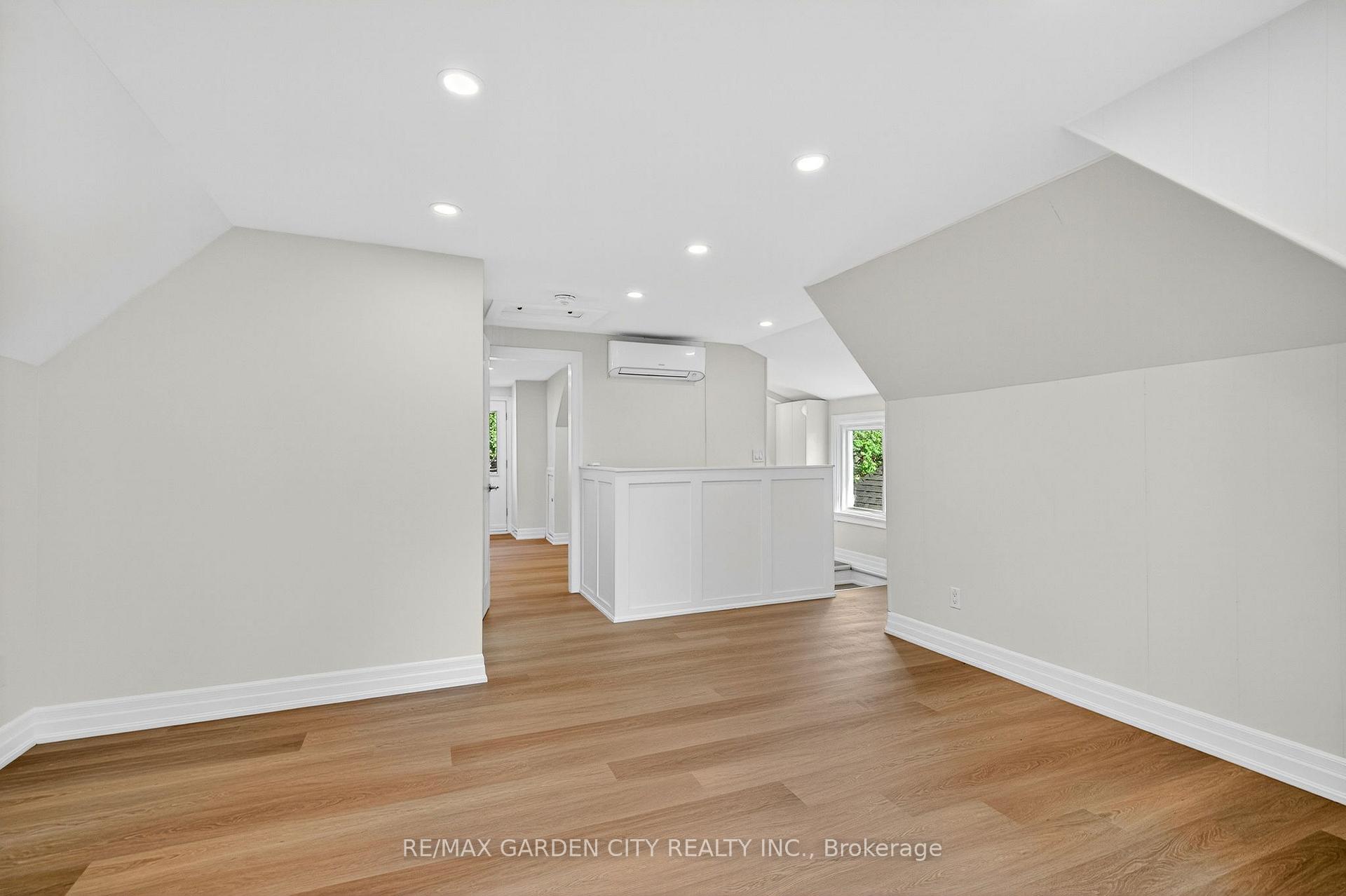 Photo 9 of Unit Upper, 104 Carrick Avenue, Hamilton, Stripley — HOMEH