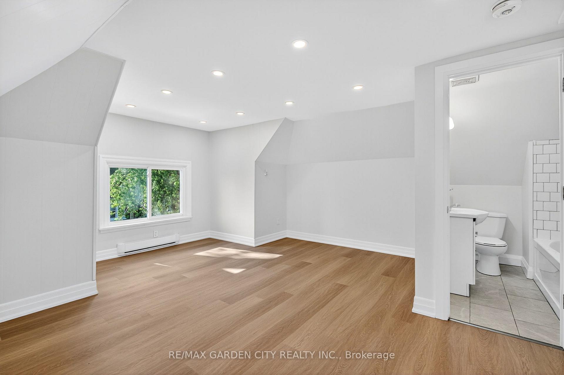 Photo 12 of Unit Upper, 104 Carrick Avenue, Hamilton, Stripley — HOMEH