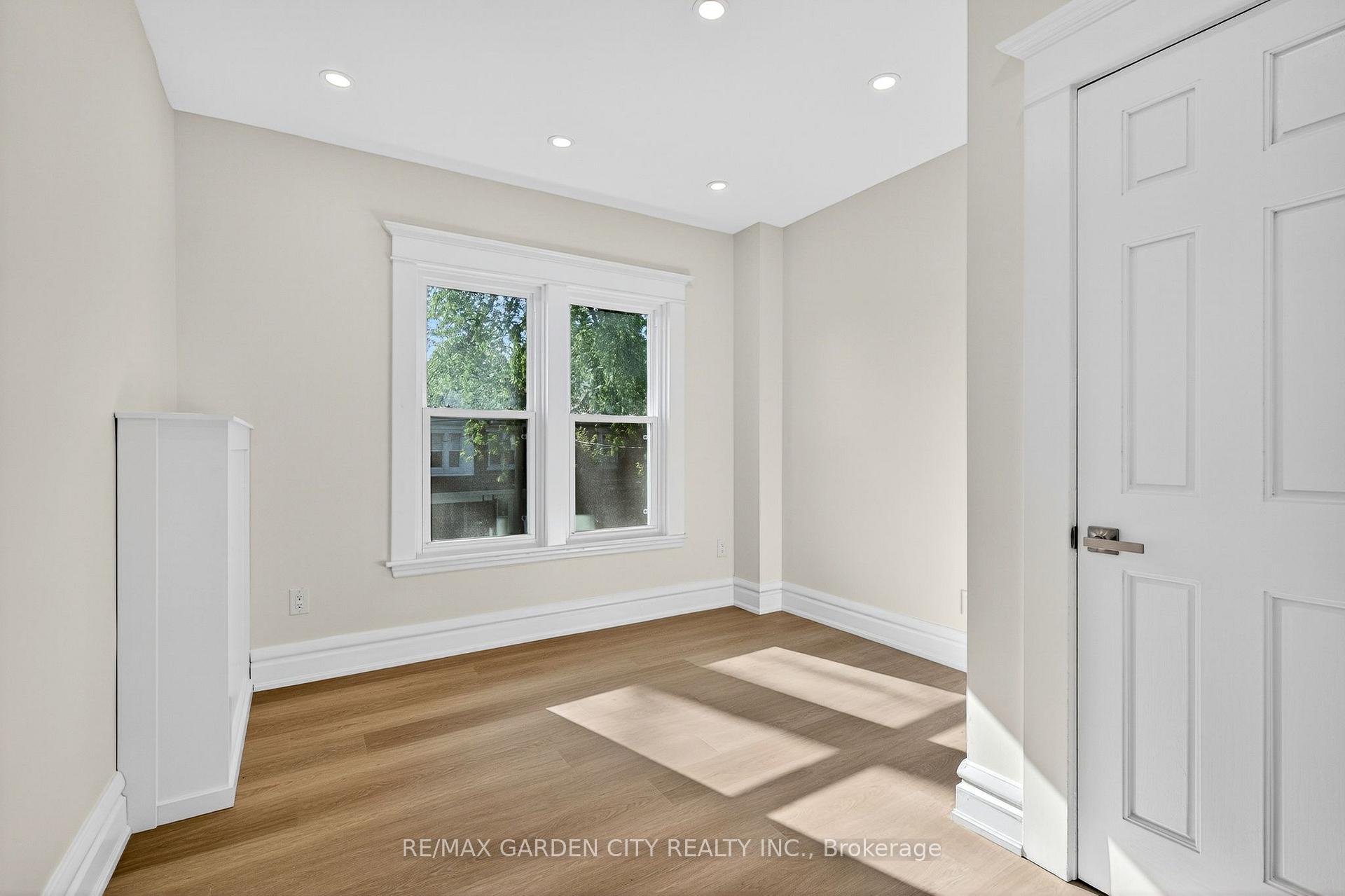Photo 17 of Unit Upper, 104 Carrick Avenue, Hamilton, Stripley — HOMEH
