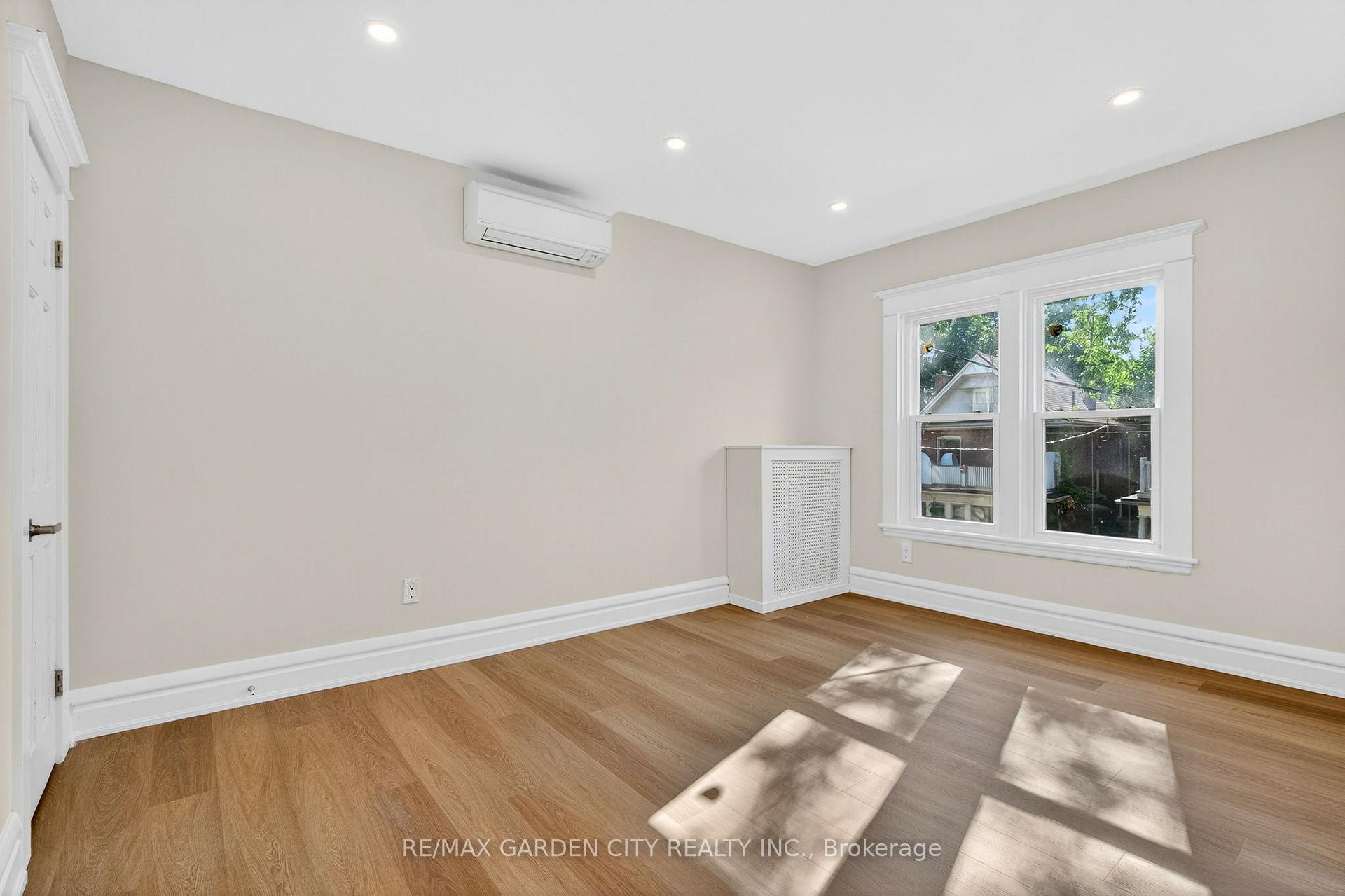 Photo 20 of Unit Upper, 104 Carrick Avenue, Hamilton, Stripley — HOMEH