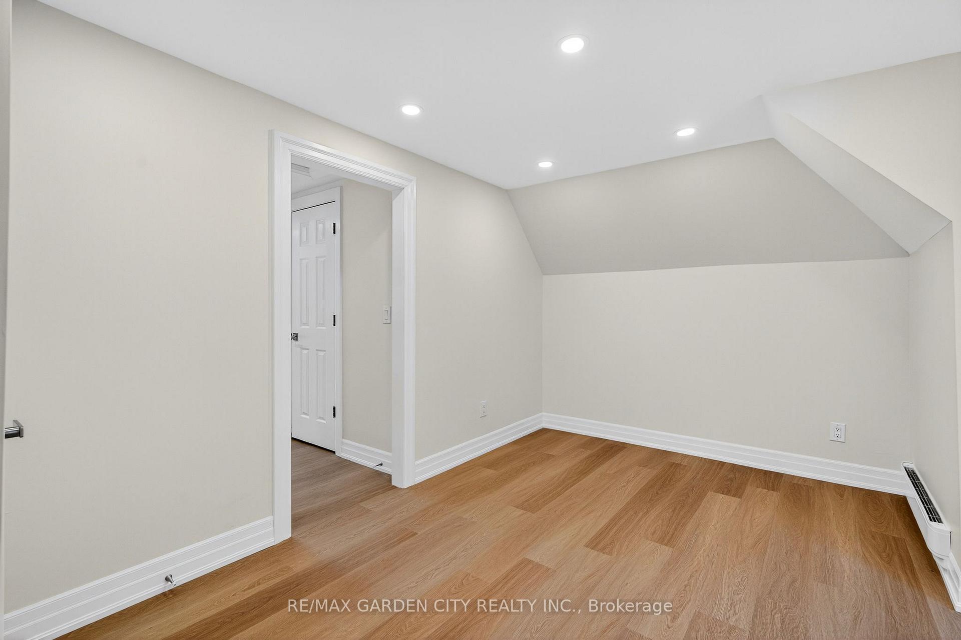 Photo 23 of Unit Upper, 104 Carrick Avenue, Hamilton, Stripley — HOMEH