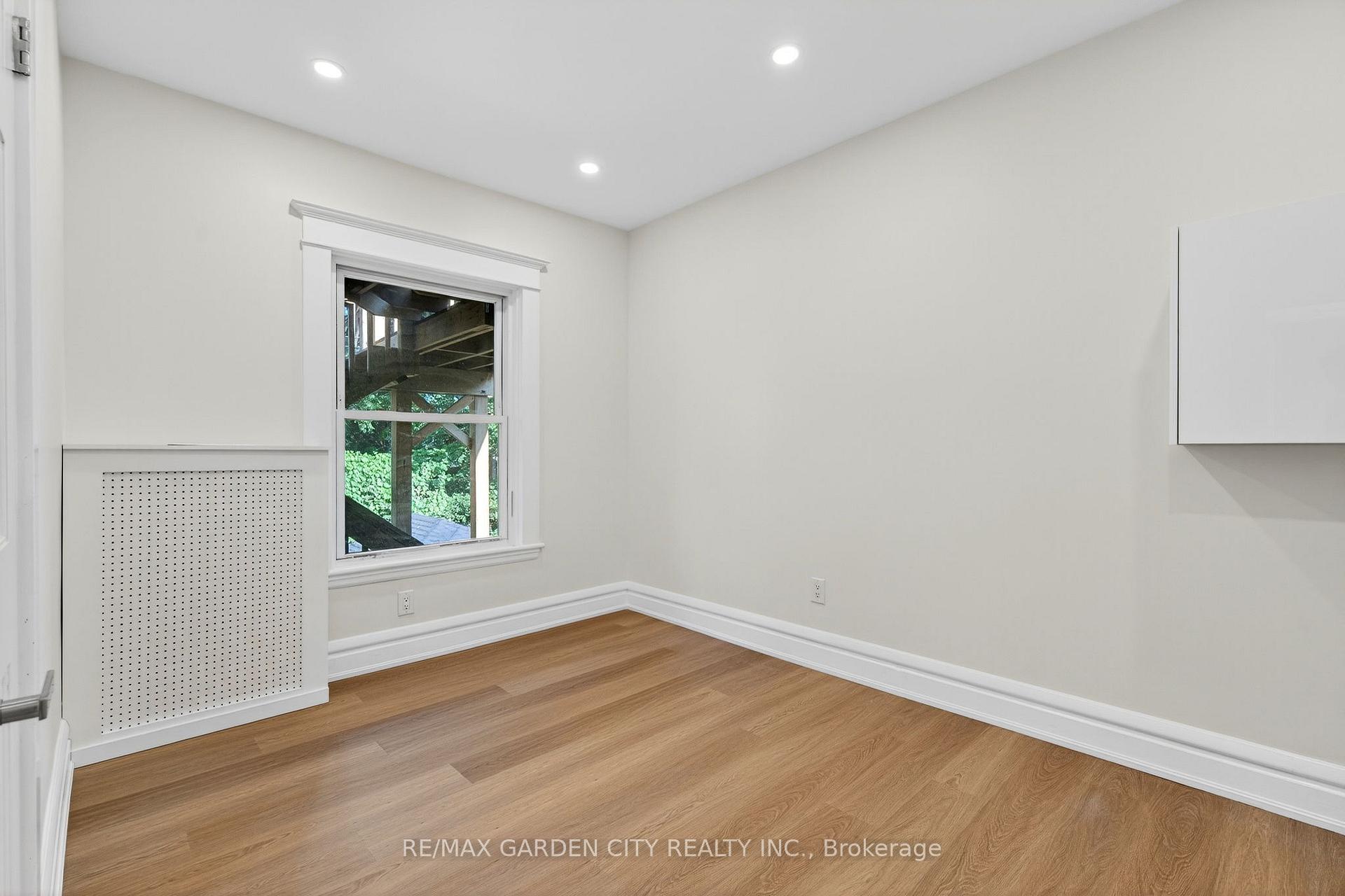 Photo 24 of Unit Upper, 104 Carrick Avenue, Hamilton, Stripley — HOMEH