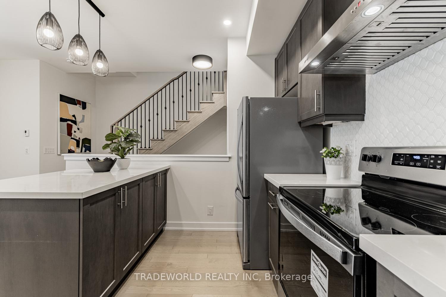 Photo 8 of 18 Gothenburg Lane, Markham, Angus Glen — HOMEH
