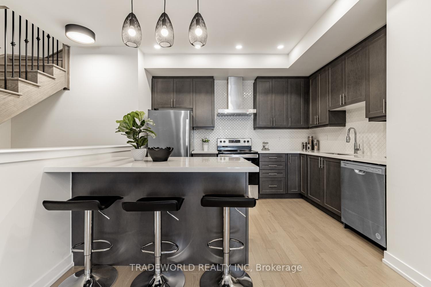 Photo 11 of 18 Gothenburg Lane, Markham, Angus Glen — HOMEH