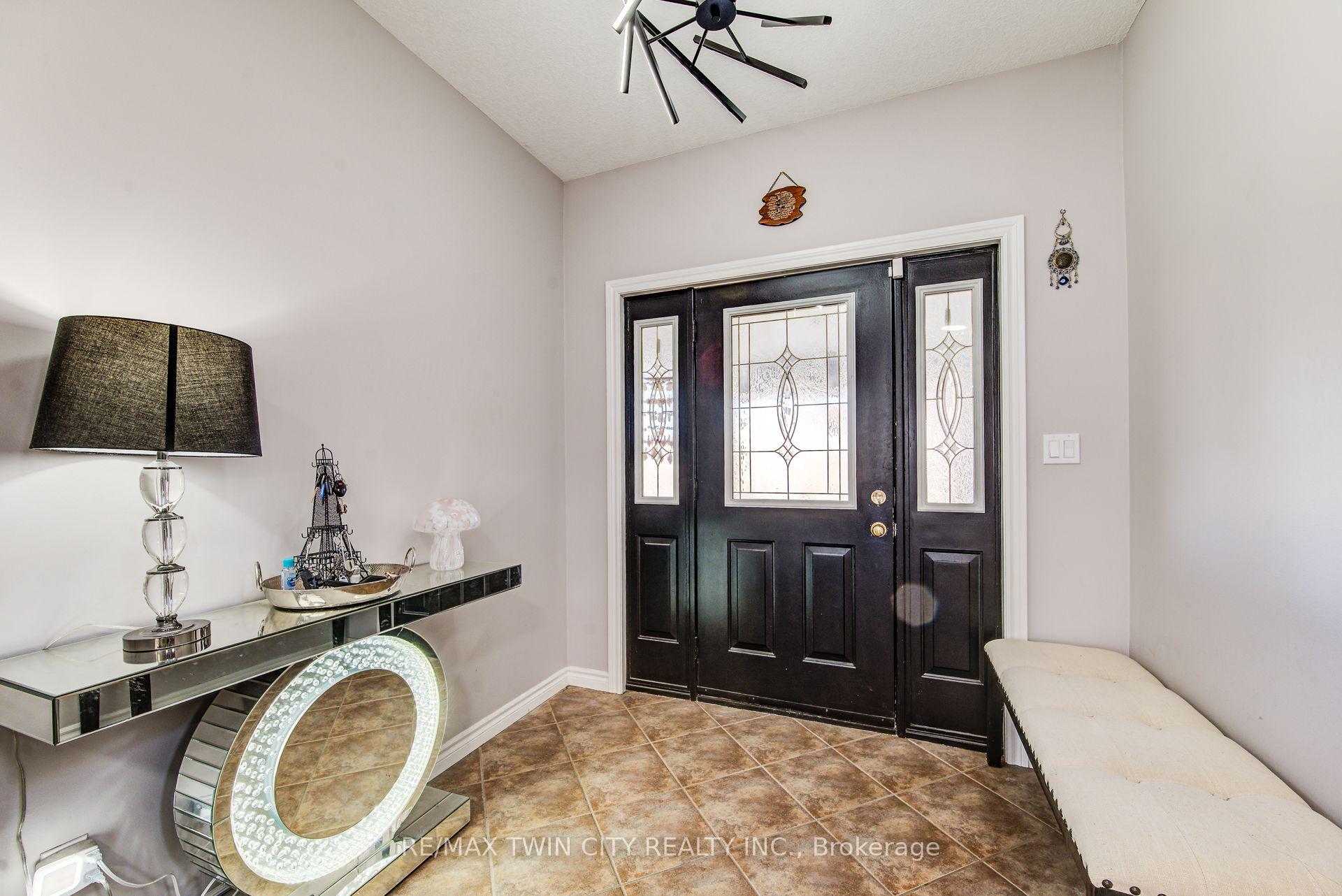 Photo 3 of 144 Udvari Crescent, Kitchener — HOMEH