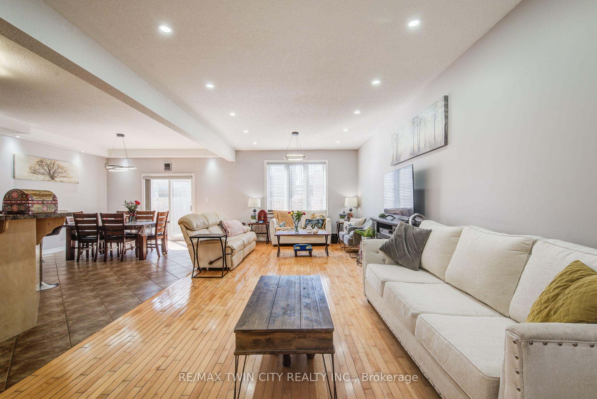 Photo 6 of 144 Udvari Crescent, Kitchener — HOMEH