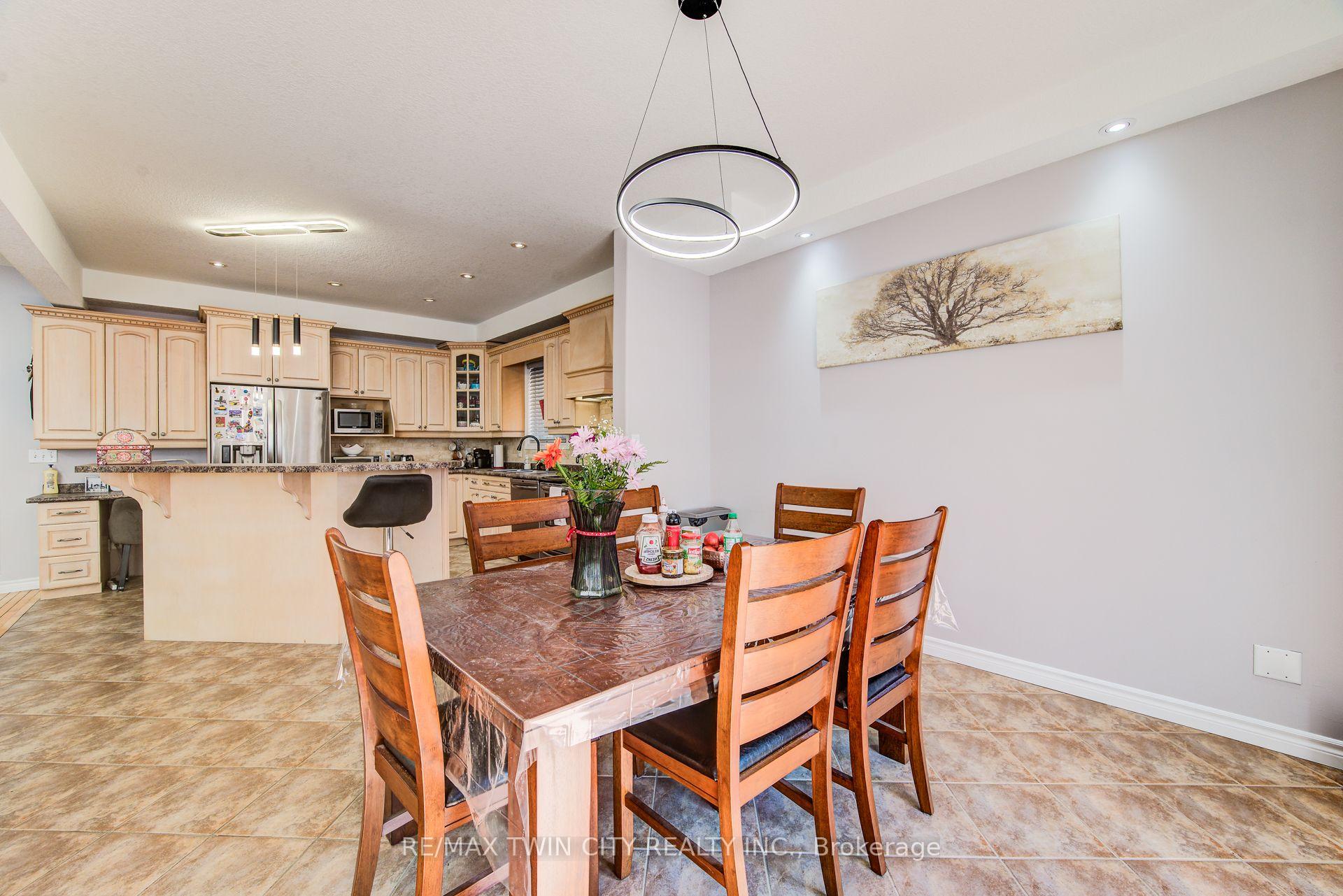 Photo 8 of 144 Udvari Crescent, Kitchener — HOMEH