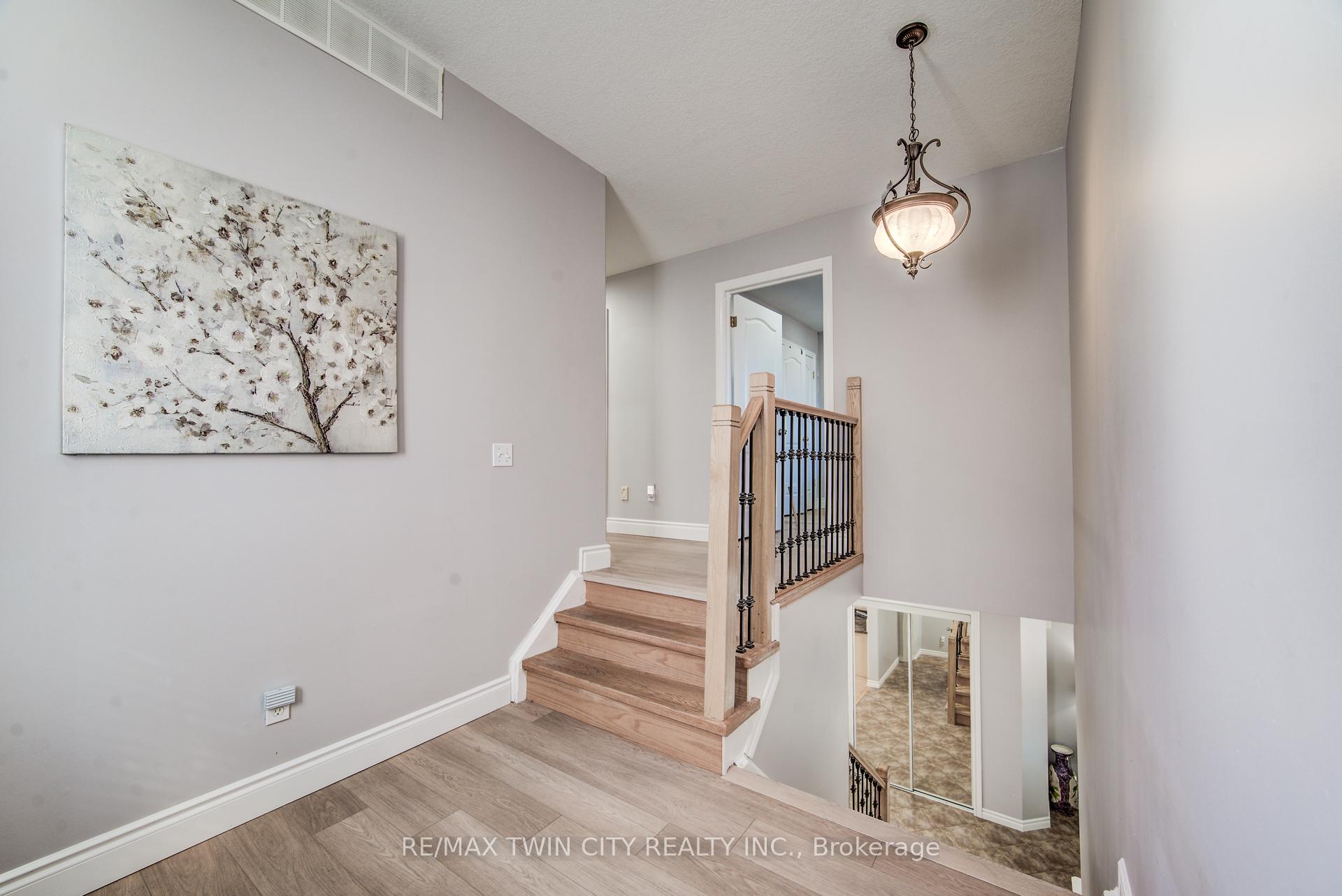 Photo 13 of 144 Udvari Crescent, Kitchener — HOMEH