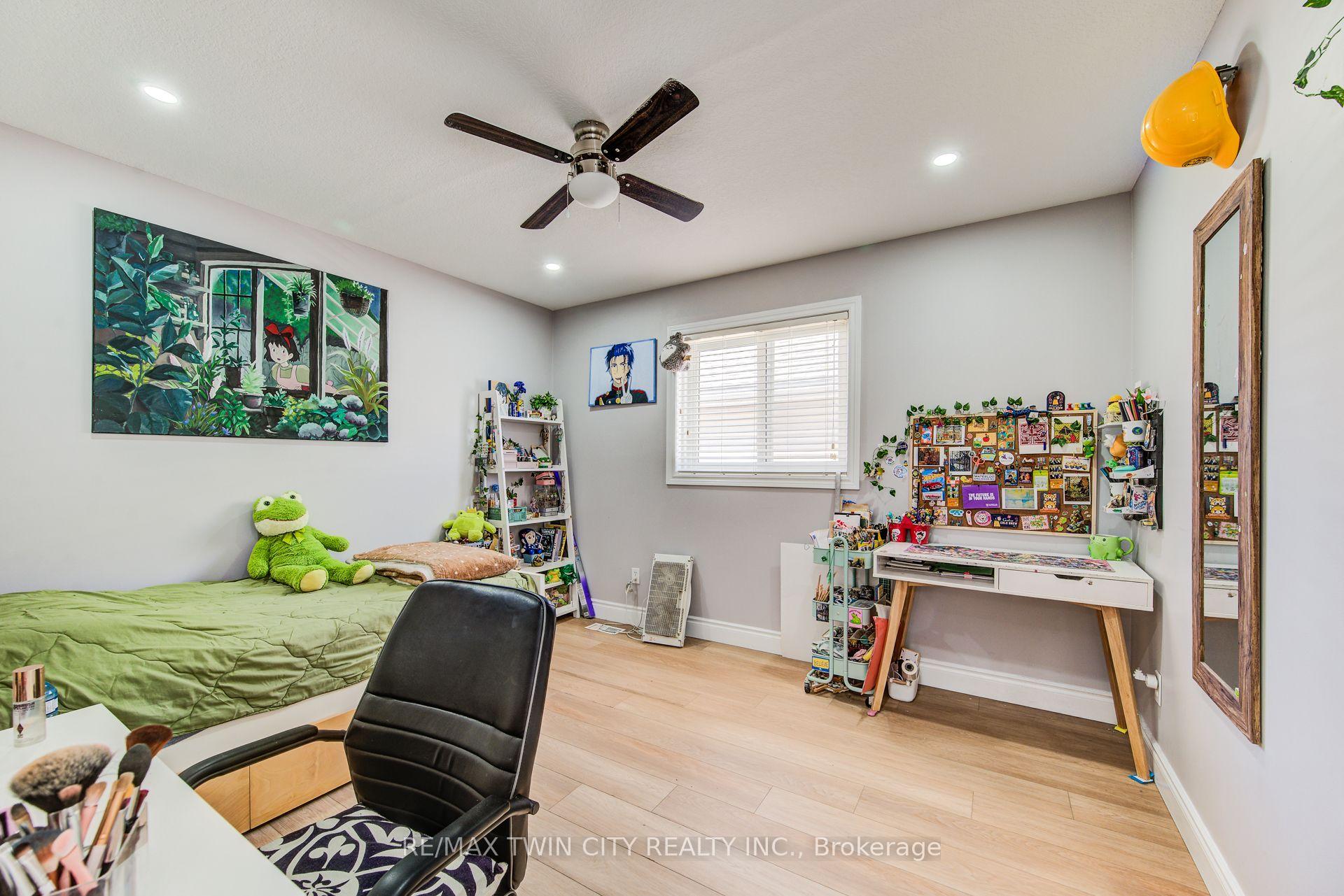 Photo 15 of 144 Udvari Crescent, Kitchener — HOMEH