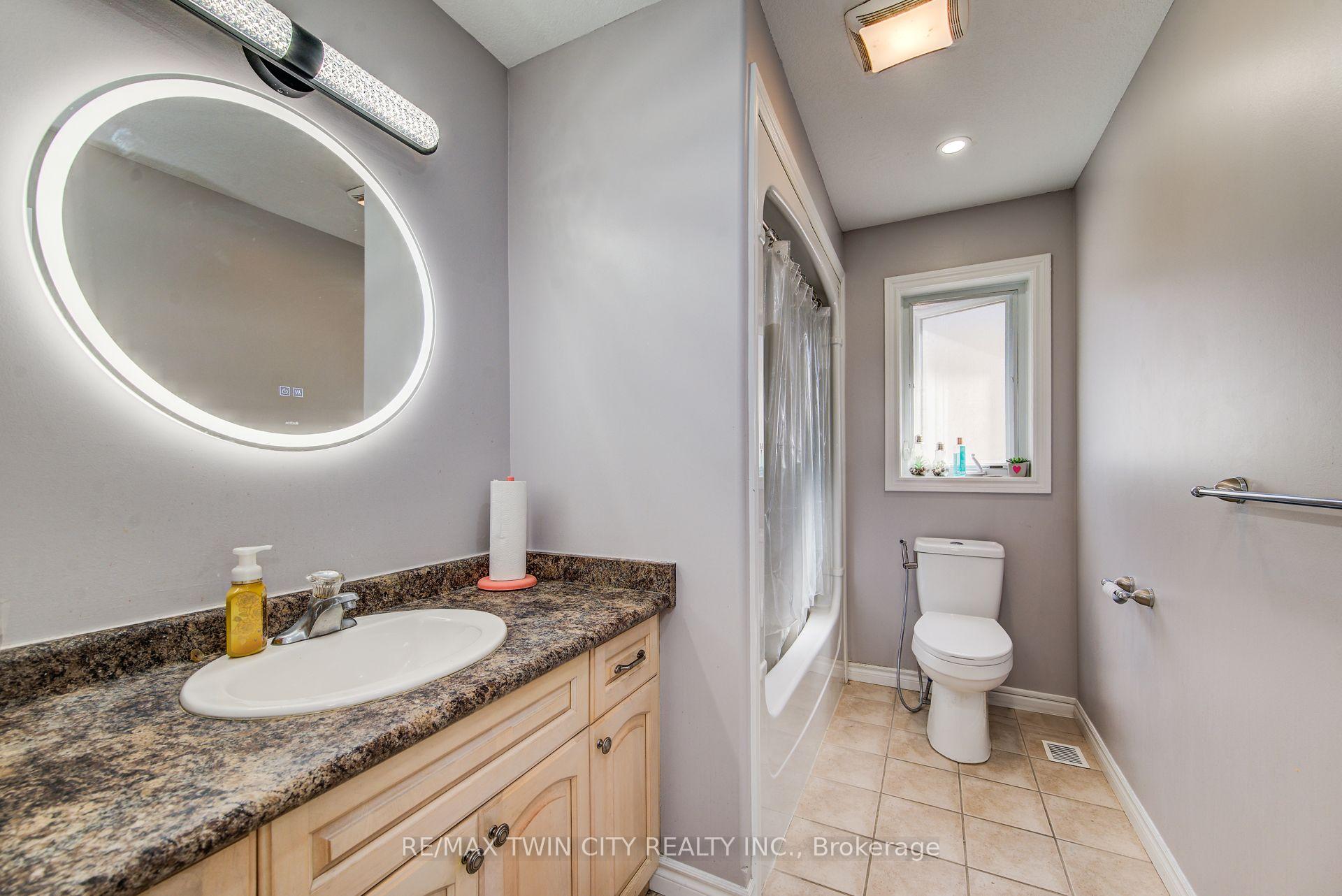 Photo 16 of 144 Udvari Crescent, Kitchener — HOMEH
