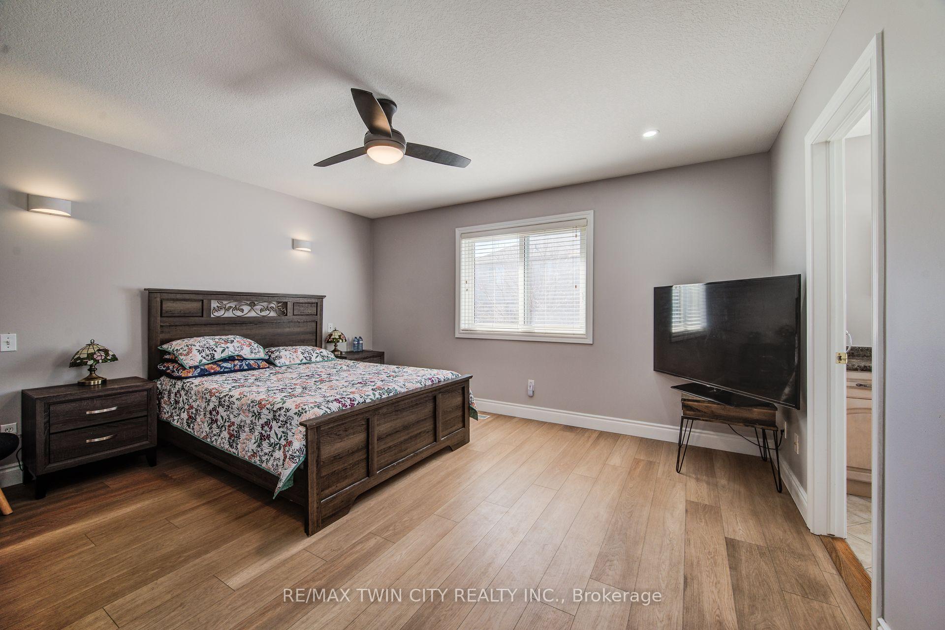 Photo 17 of 144 Udvari Crescent, Kitchener — HOMEH