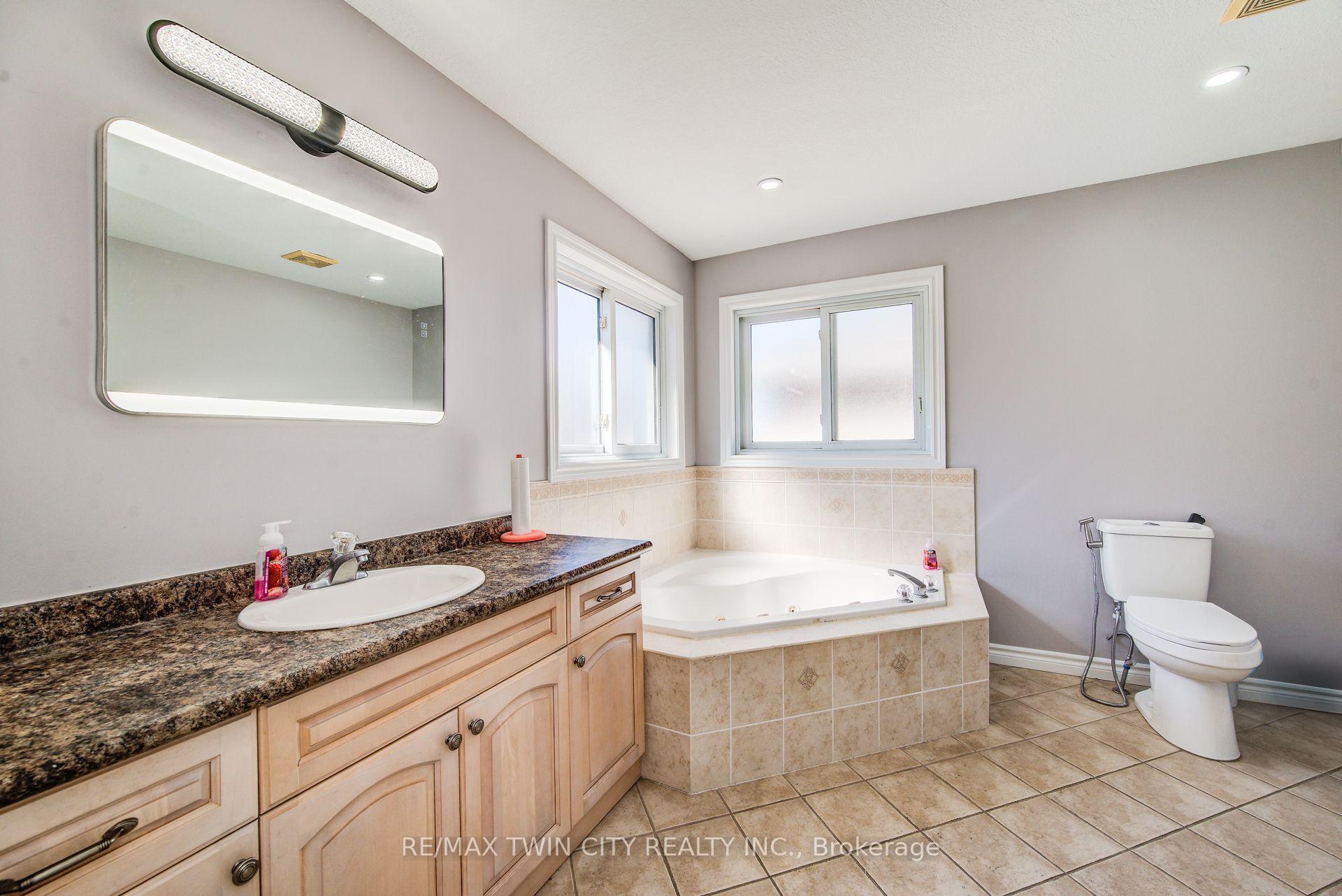 Photo 19 of 144 Udvari Crescent, Kitchener — HOMEH