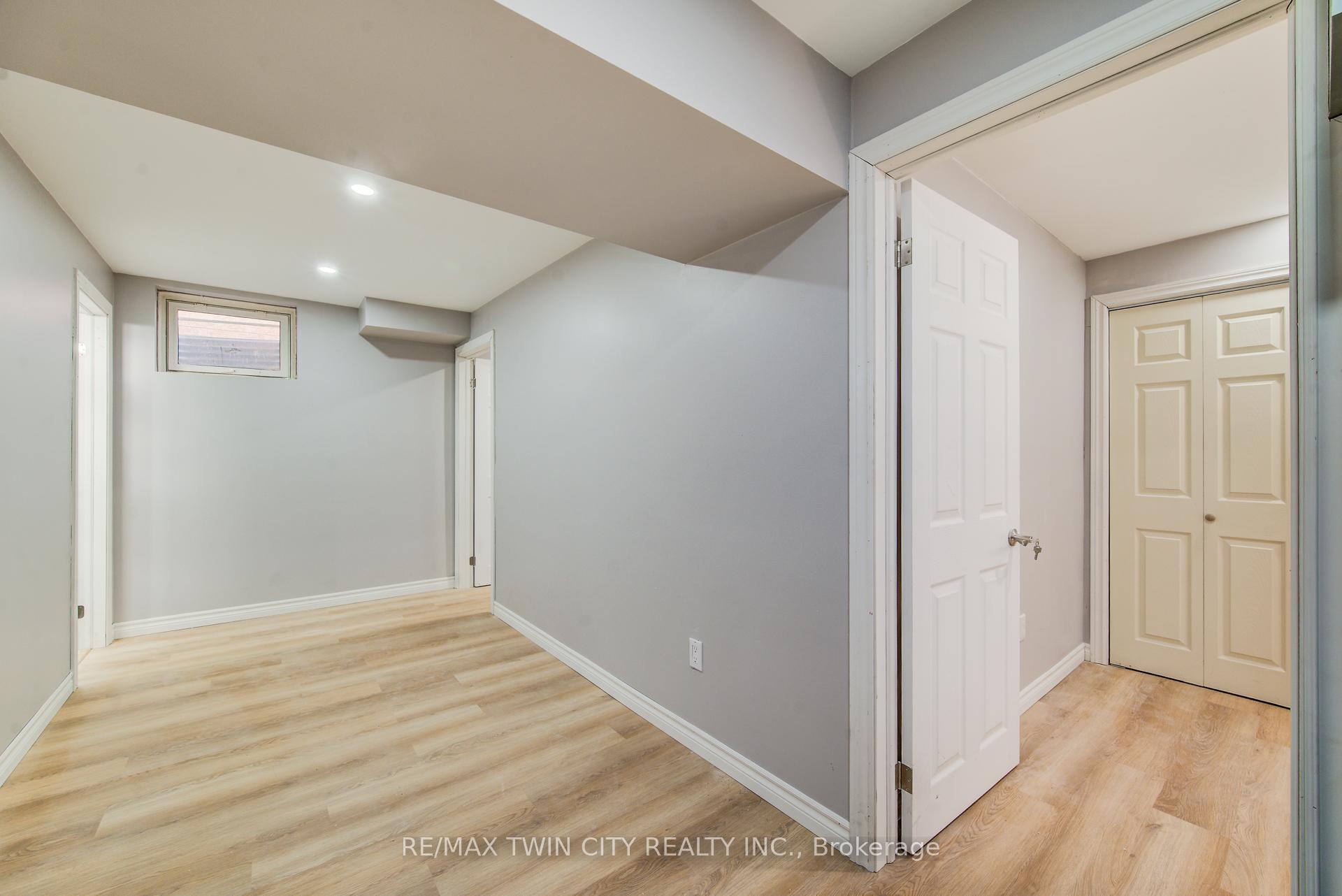 Photo 23 of 144 Udvari Crescent, Kitchener — HOMEH