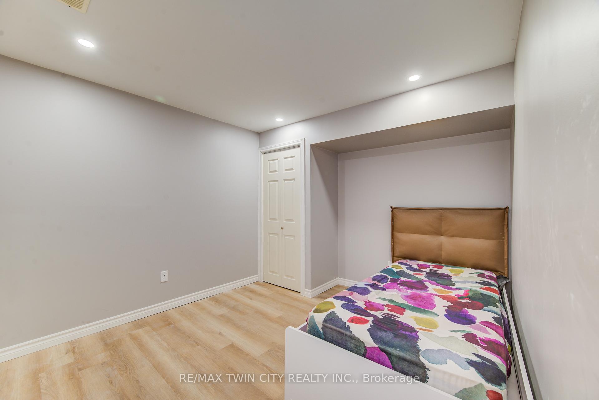 Photo 25 of 144 Udvari Crescent, Kitchener — HOMEH
