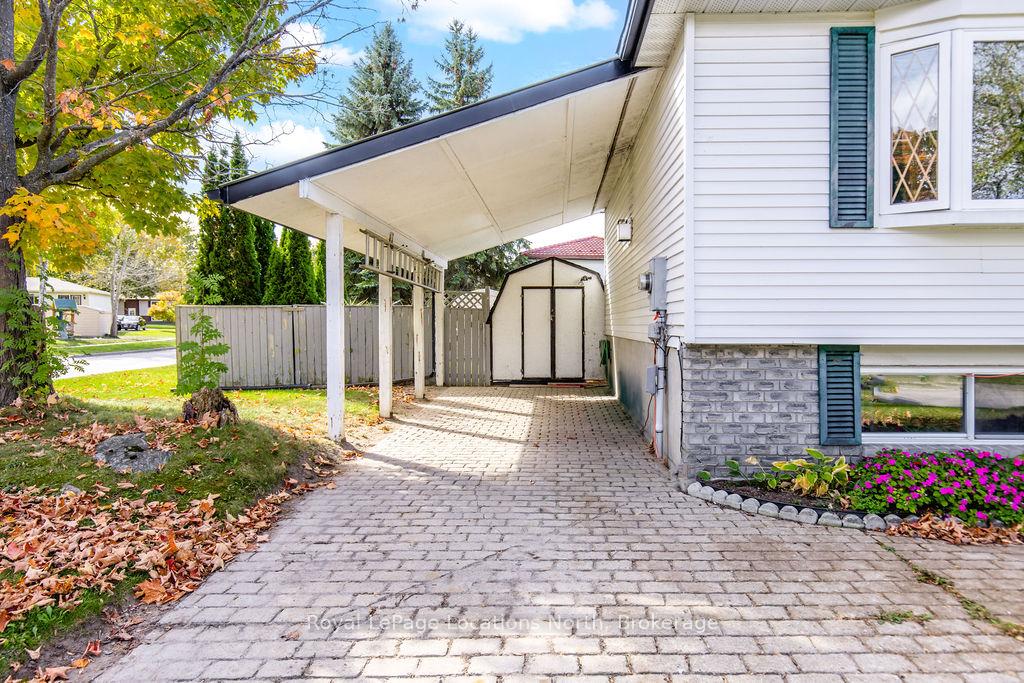 Photo 3 of 677 Bayview Drive, Midland — HOMEH