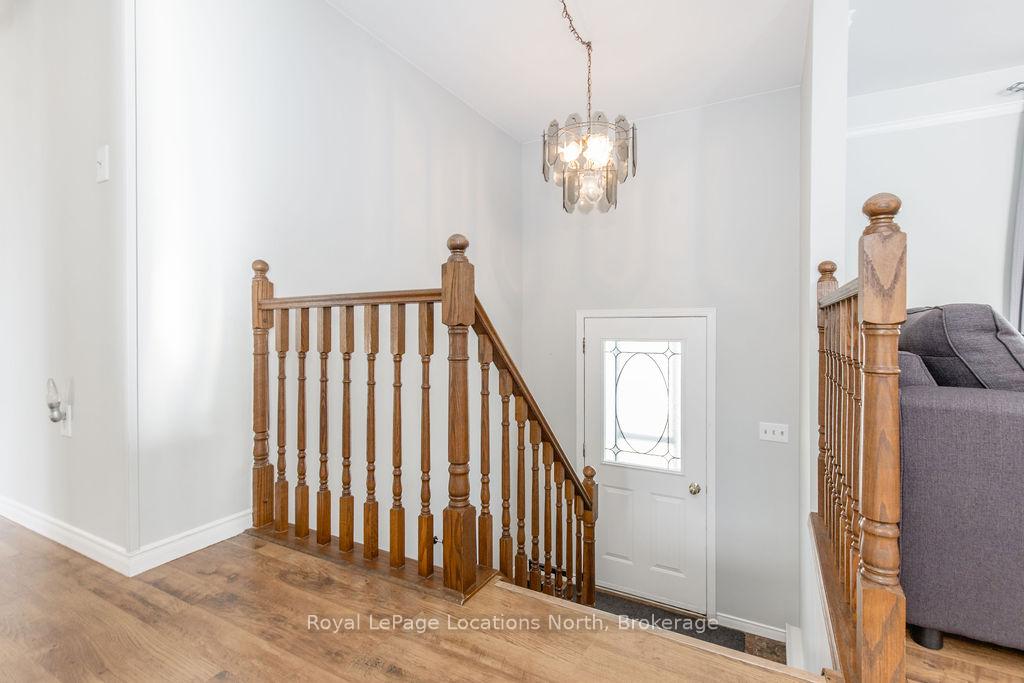 Photo 4 of 677 Bayview Drive, Midland — HOMEH