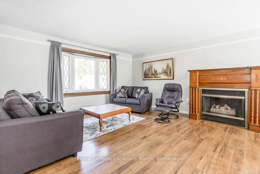Photo 5 of 677 Bayview Drive, Midland — HOMEH