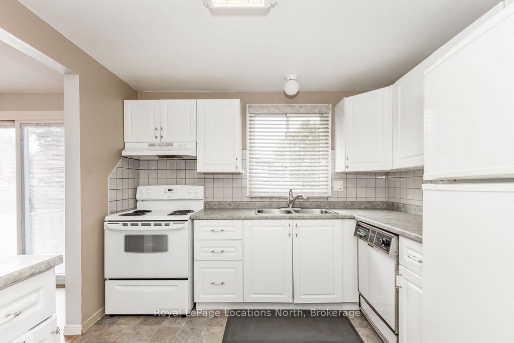 Photo 12 of 677 Bayview Drive, Midland — HOMEH