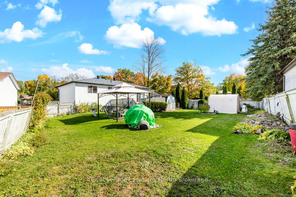Photo 30 of 677 Bayview Drive, Midland — HOMEH