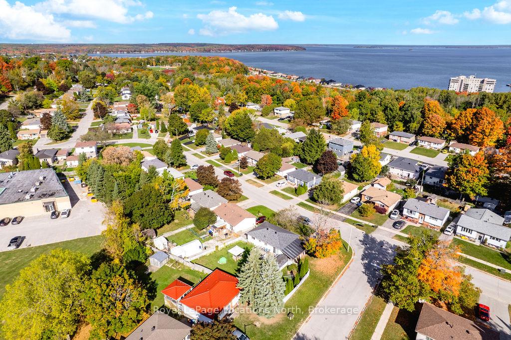 Photo 35 of 677 Bayview Drive, Midland — HOMEH