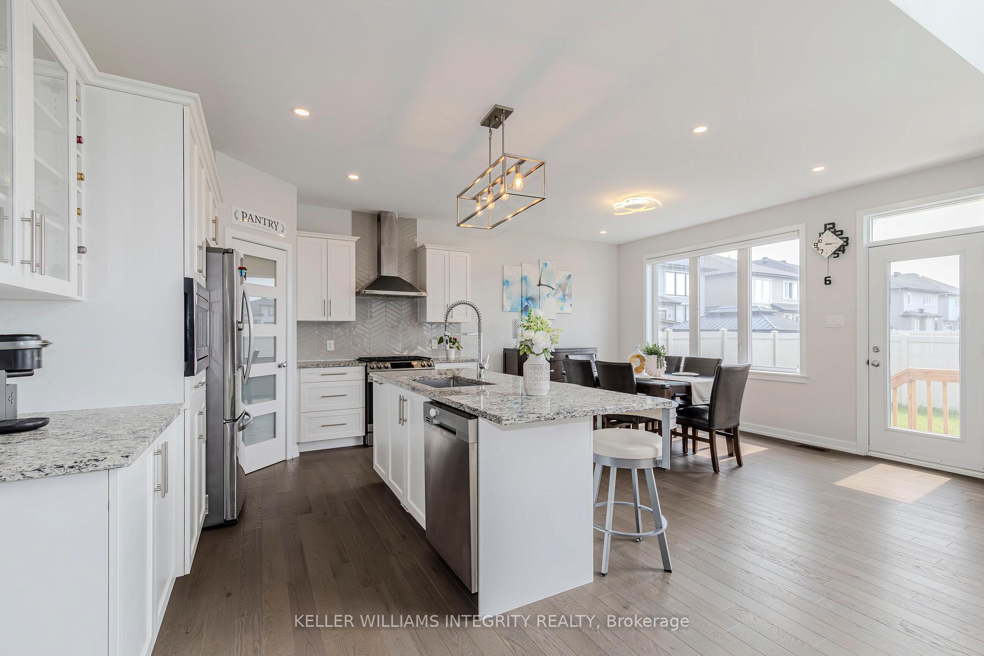 Photo 14 of 636 Rouncey Road, Ottawa, Kanata - Emerald Meadows/Trailwest — HOMEH