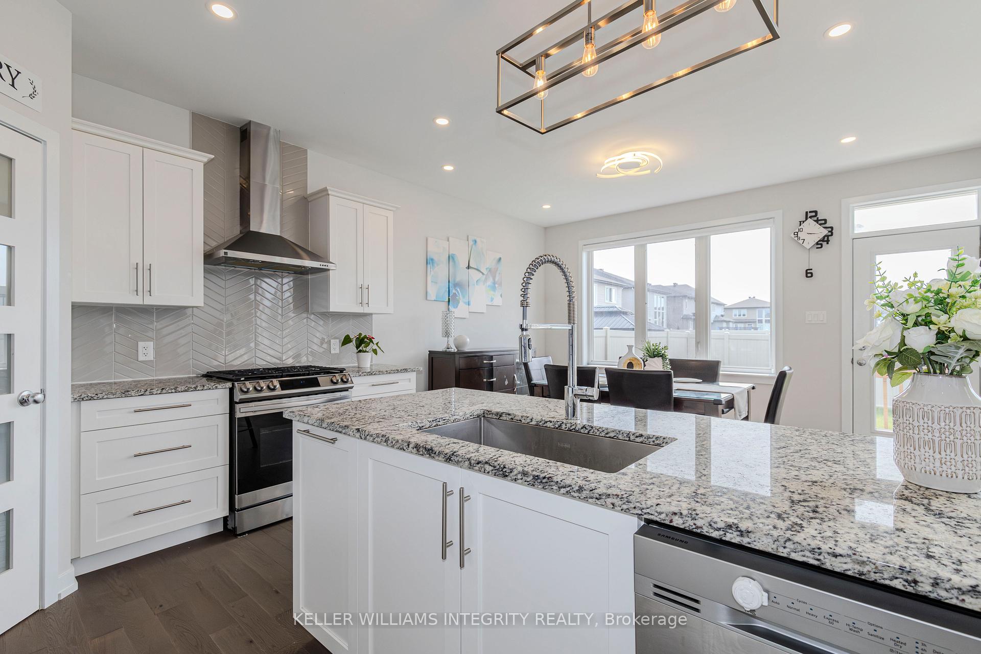 Photo 19 of 636 Rouncey Road, Ottawa, Kanata - Emerald Meadows/Trailwest — HOMEH