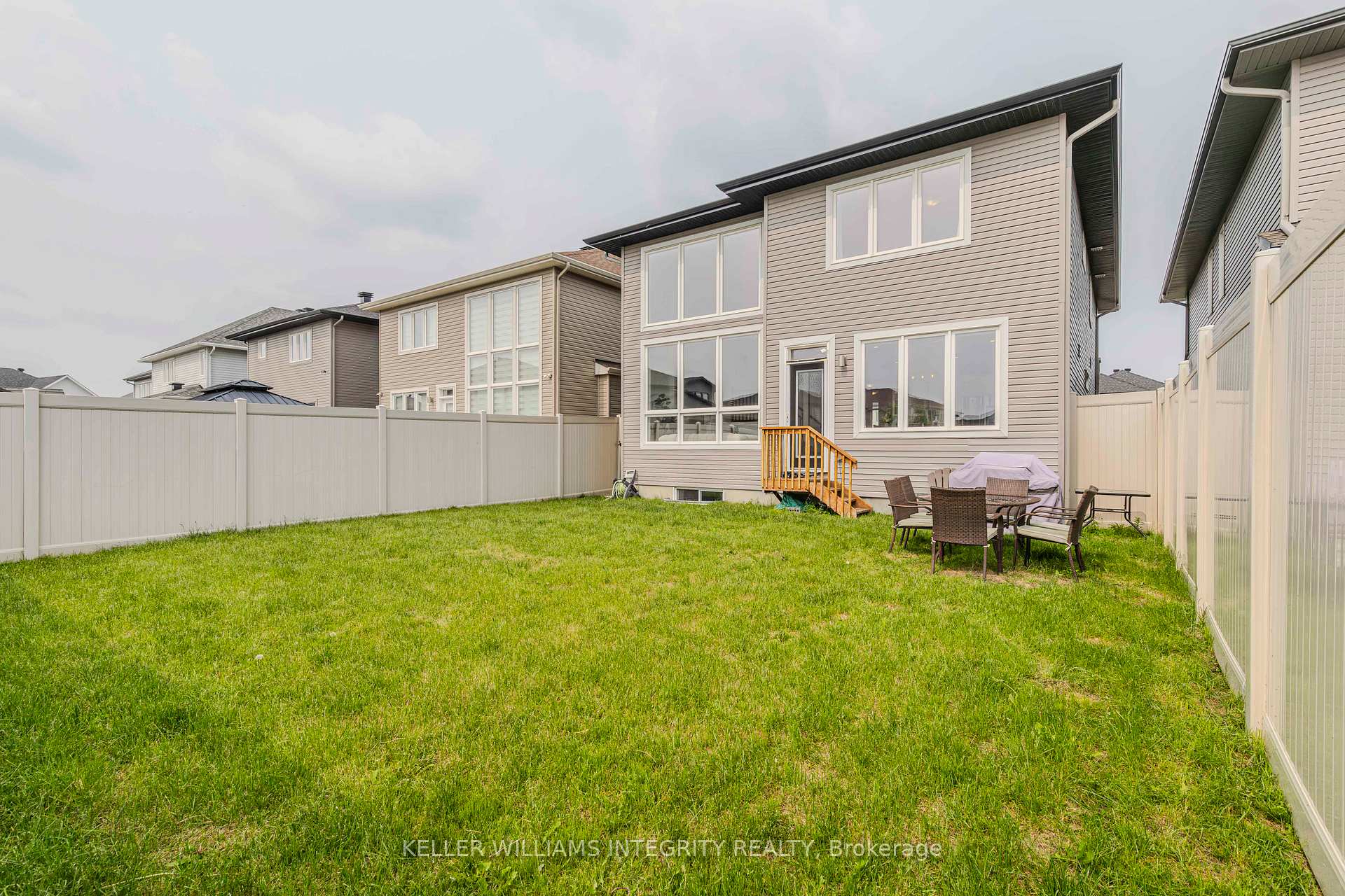 Photo 43 of 636 Rouncey Road, Ottawa, Kanata - Emerald Meadows/Trailwest — HOMEH